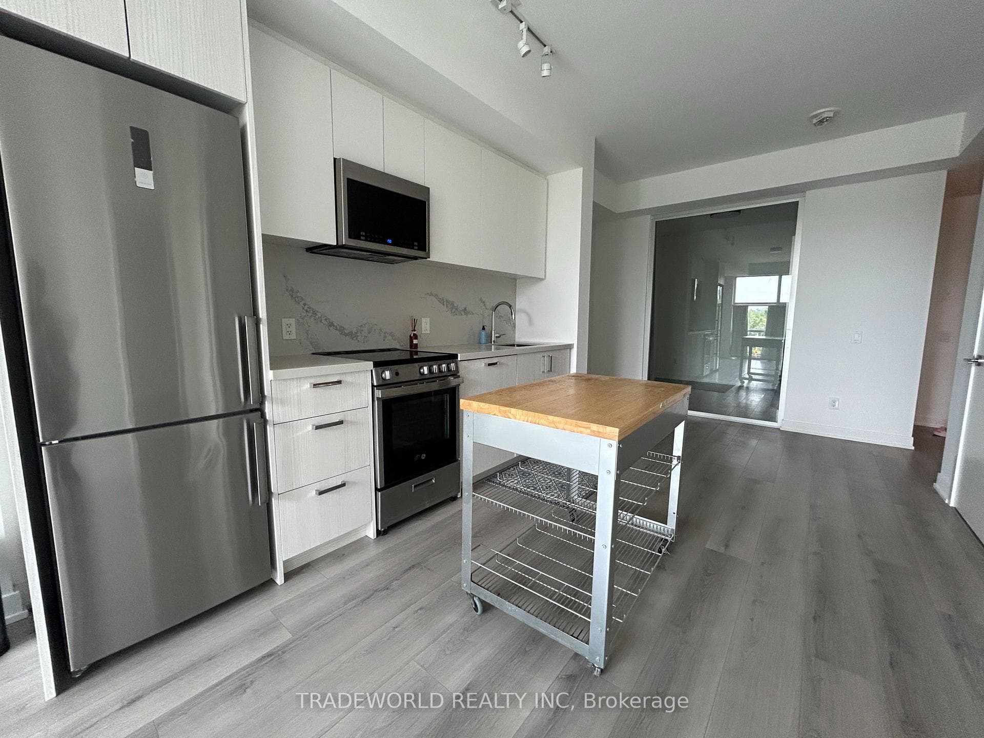 1787 ST. CLAIR Avenue Unit 323 photo 3
