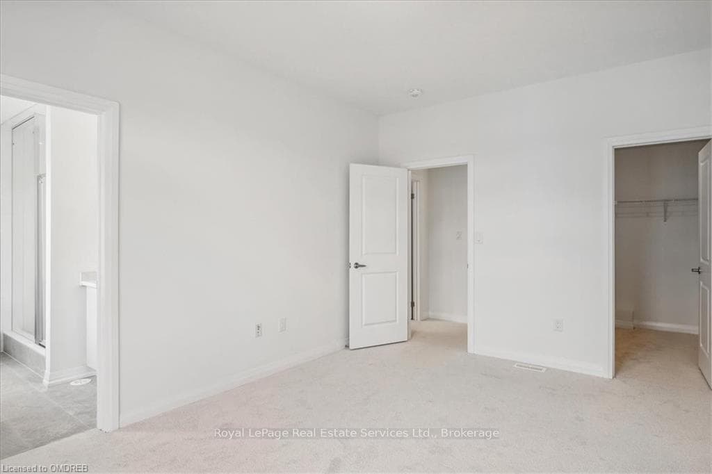 81 NORWICH Crescent photo 16