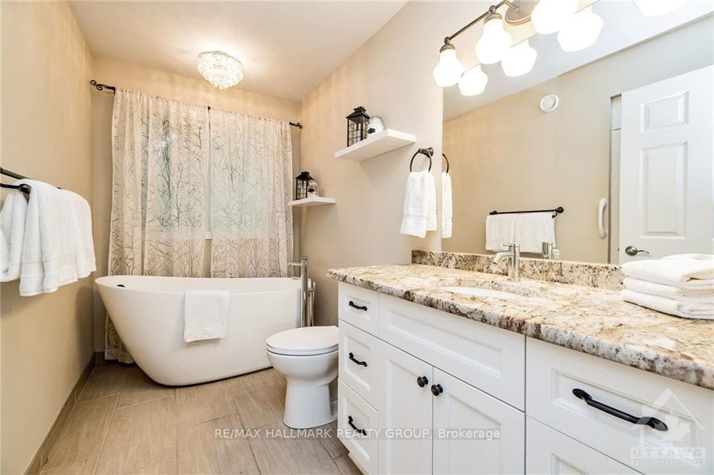 24 MARY HILL Crescent photo 15