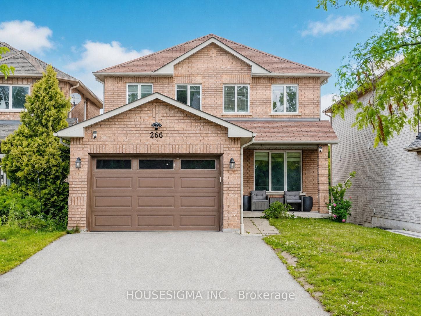 266 Royalpark Way photo 2