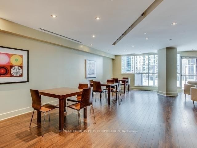 218 Queens Quay Unit 1211 photo 11