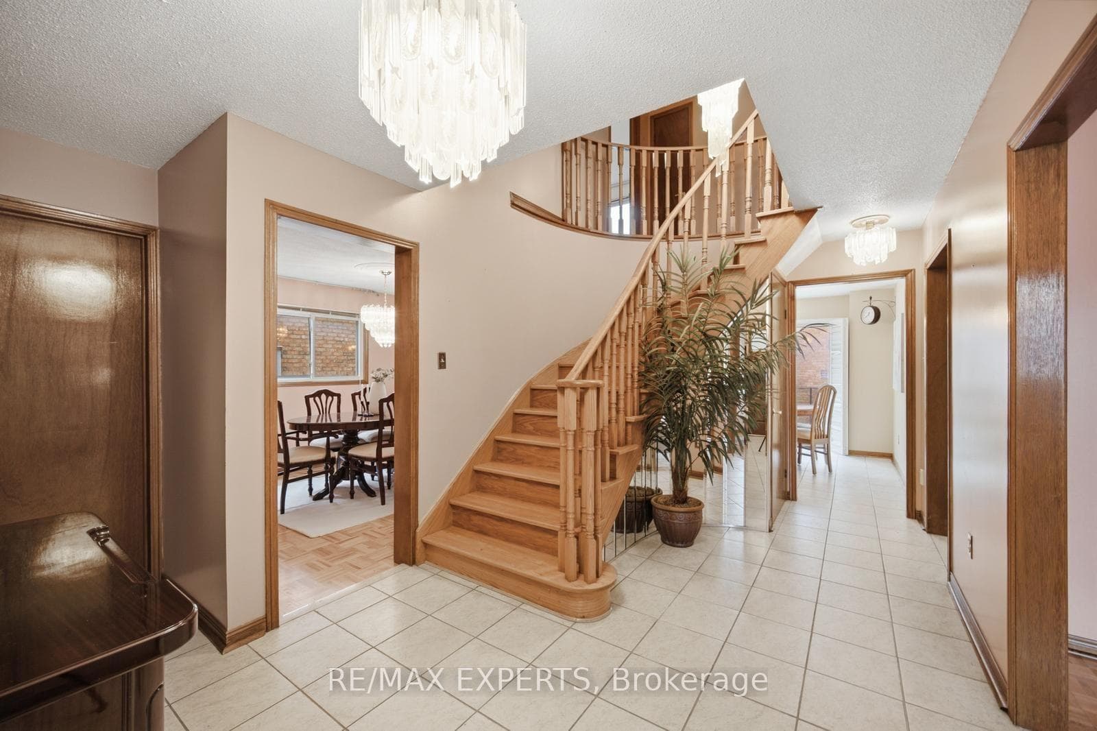 221 Judith Avenue photo 4