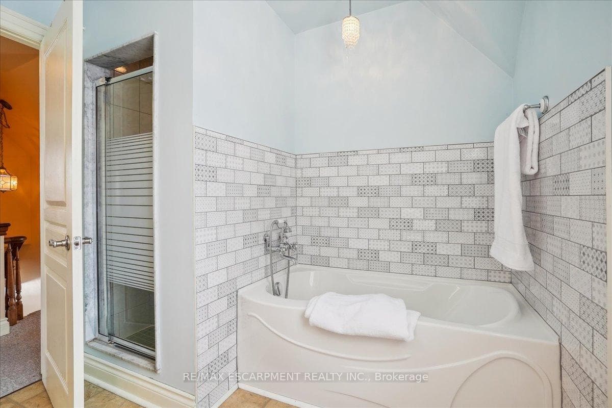 5330 Rainham Road photo 35