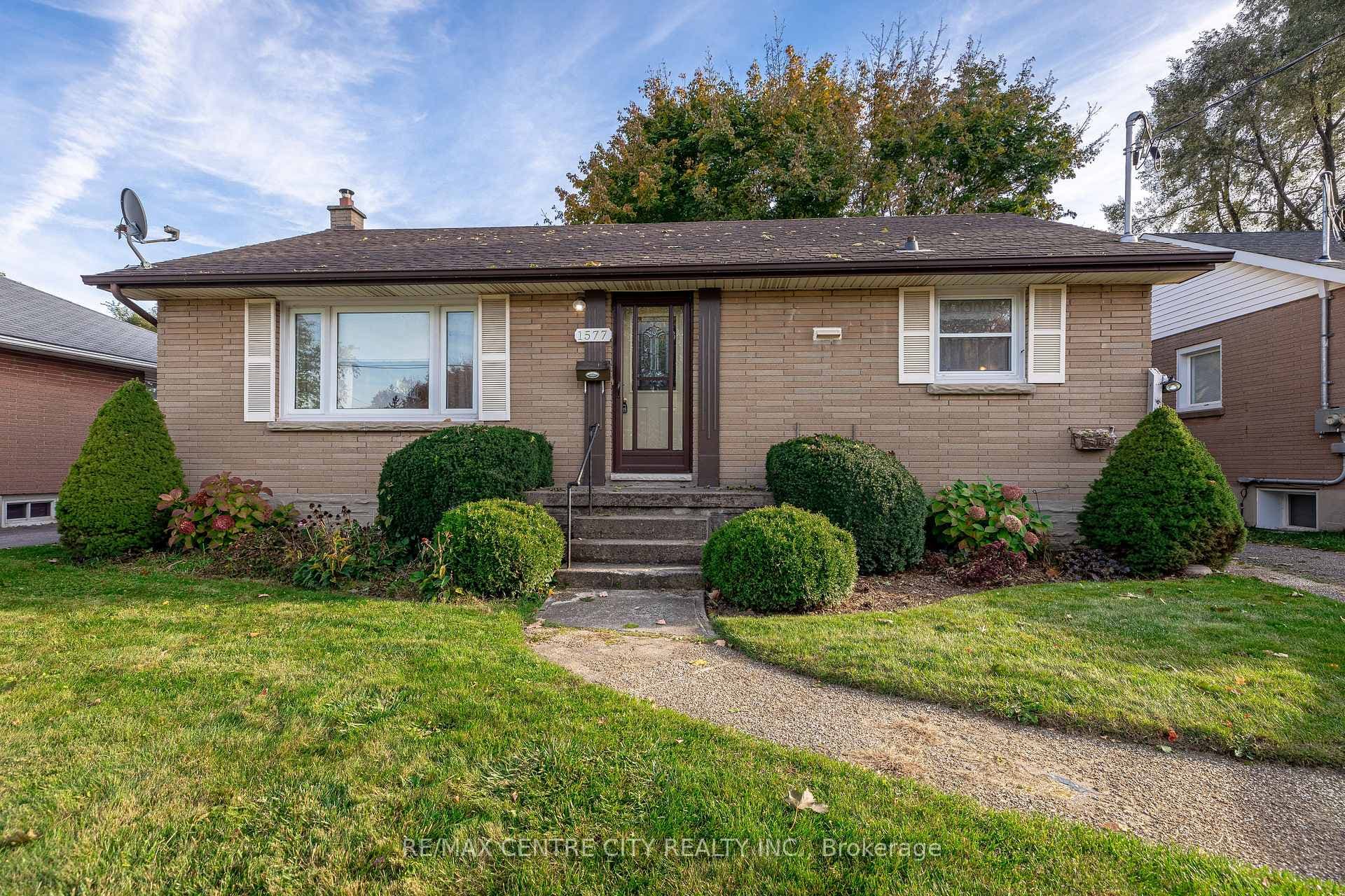 1577 Hansuld Street photo 1