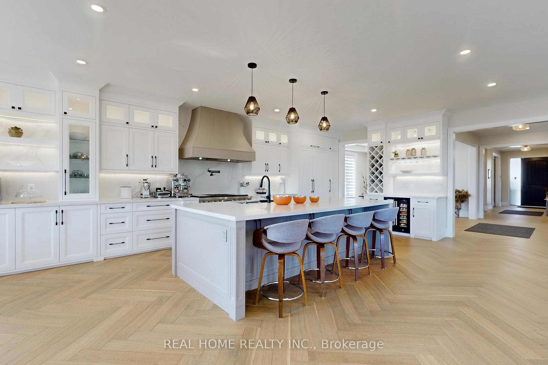 8 Knowles Crescent photo 9