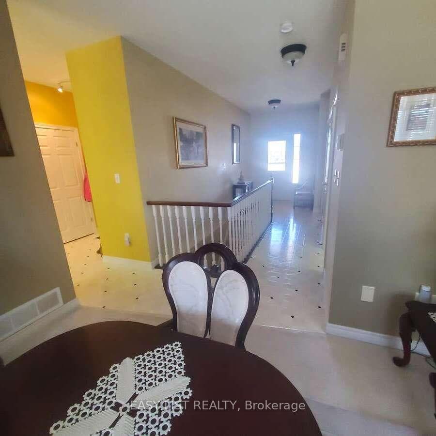 32 Twentyplace Boulevard photo 3