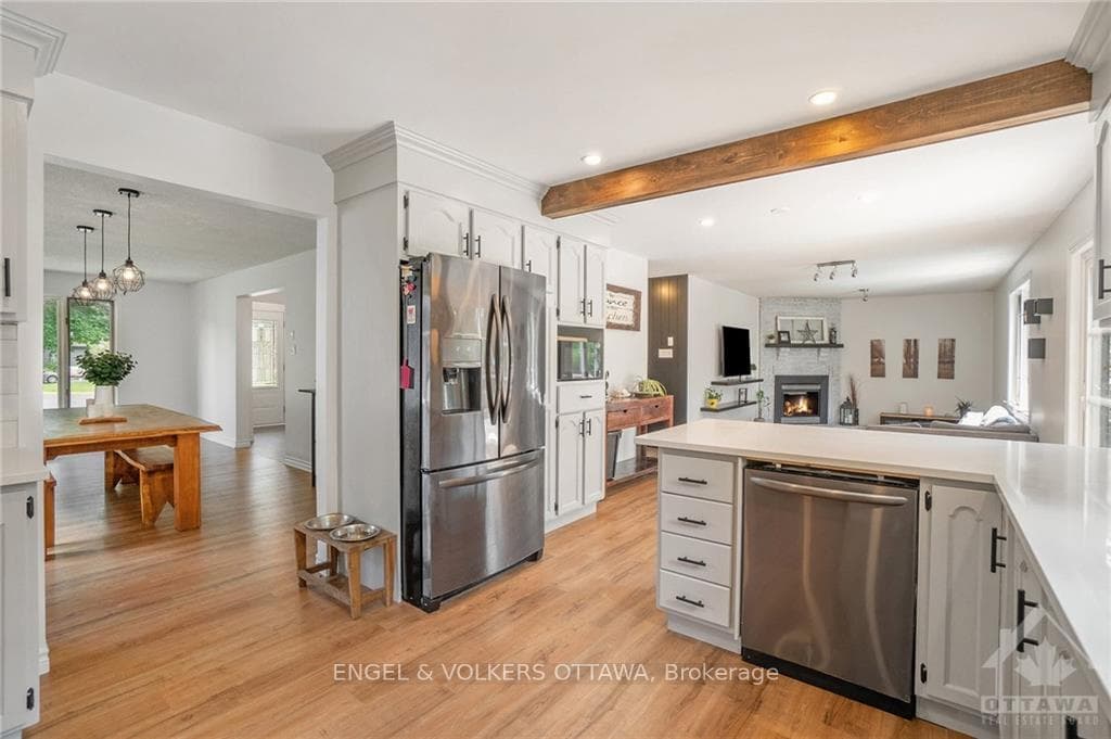197 TWEED Crescent photo 19