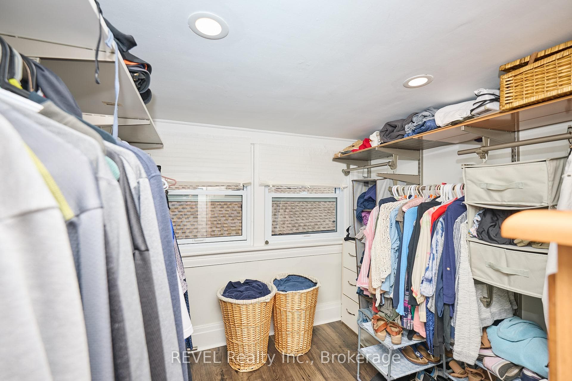 Walk in closet or bedroom/office upstairs