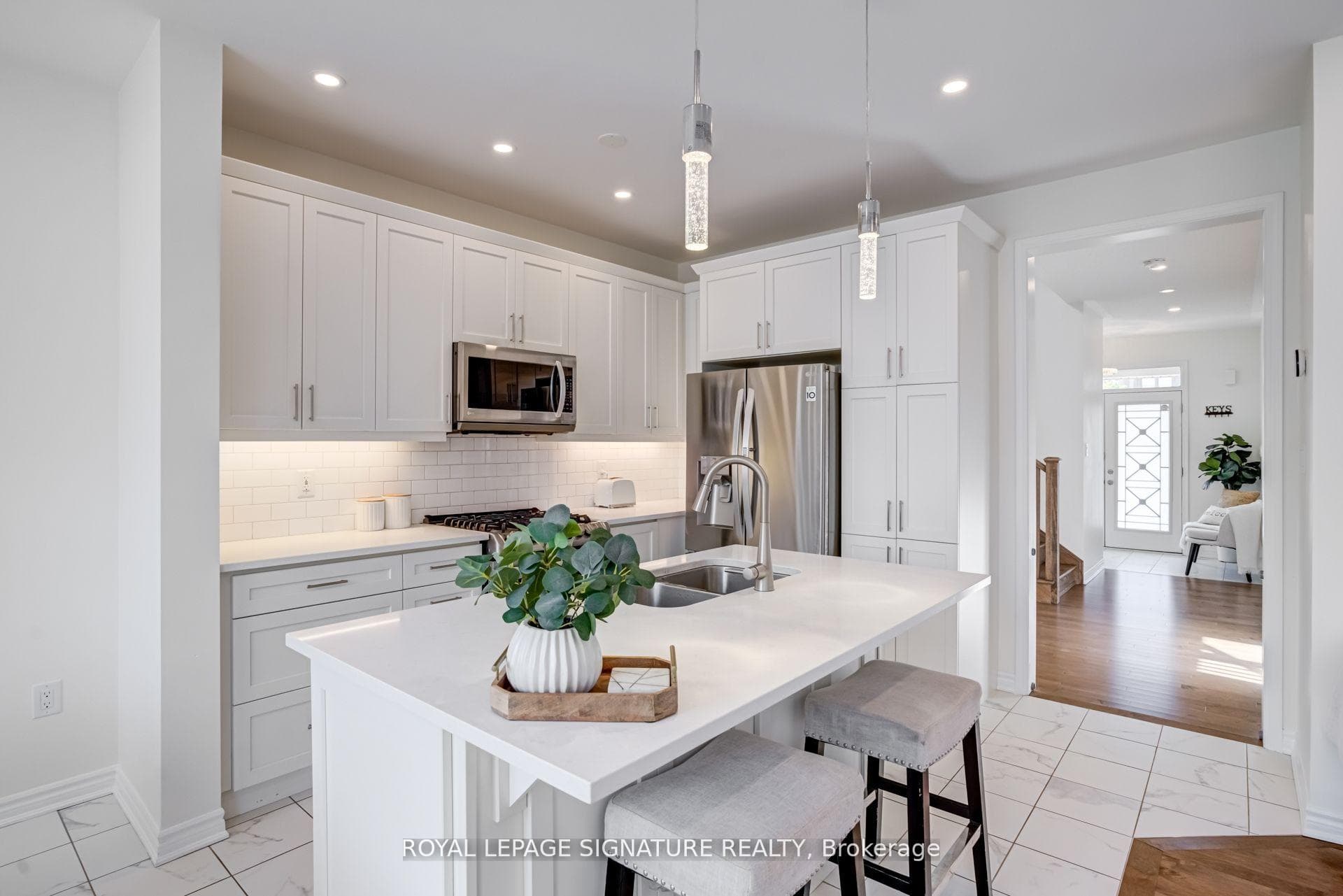 1425 Sycamore Gardens photo 6