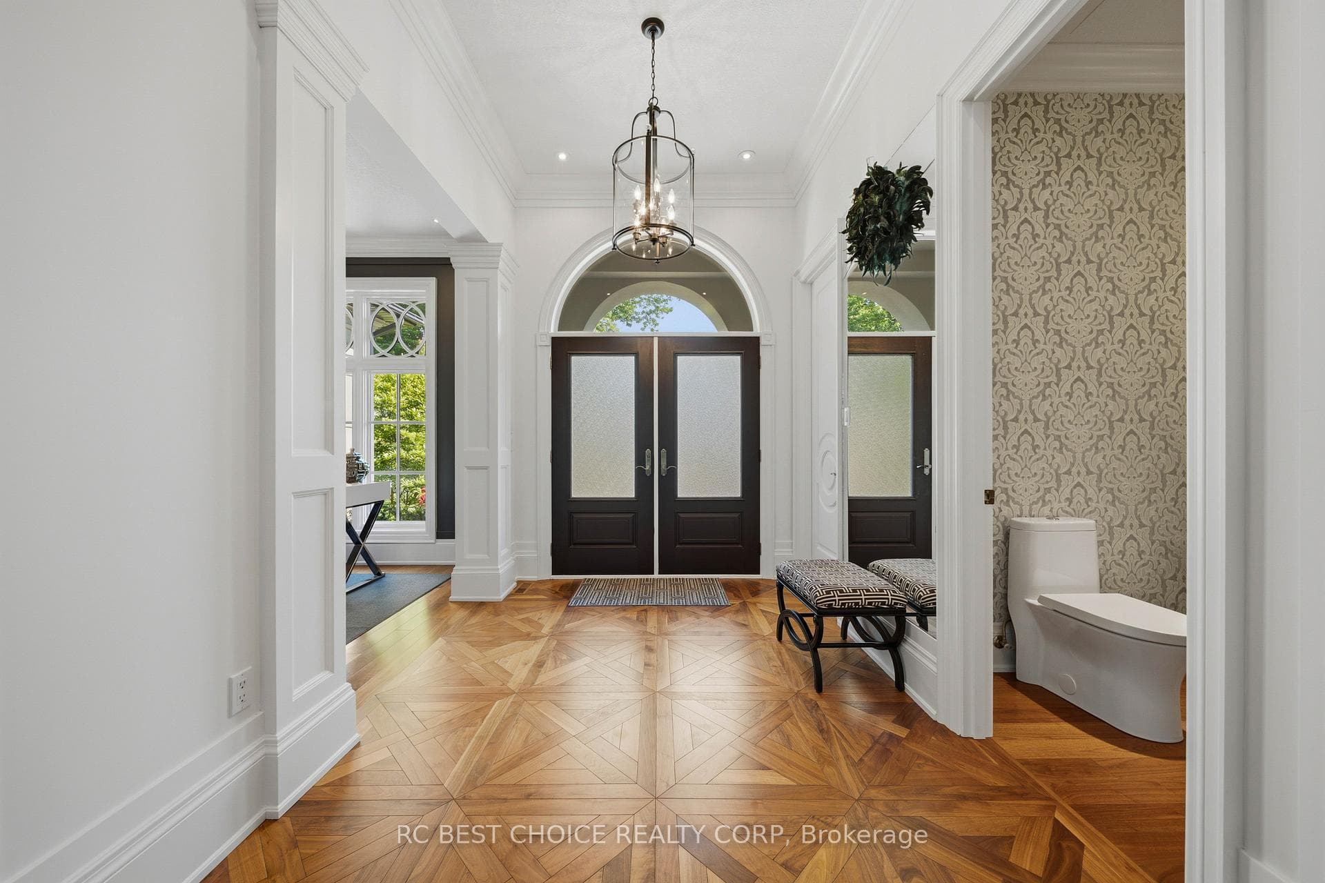 1577 Gloucester Road photo 13