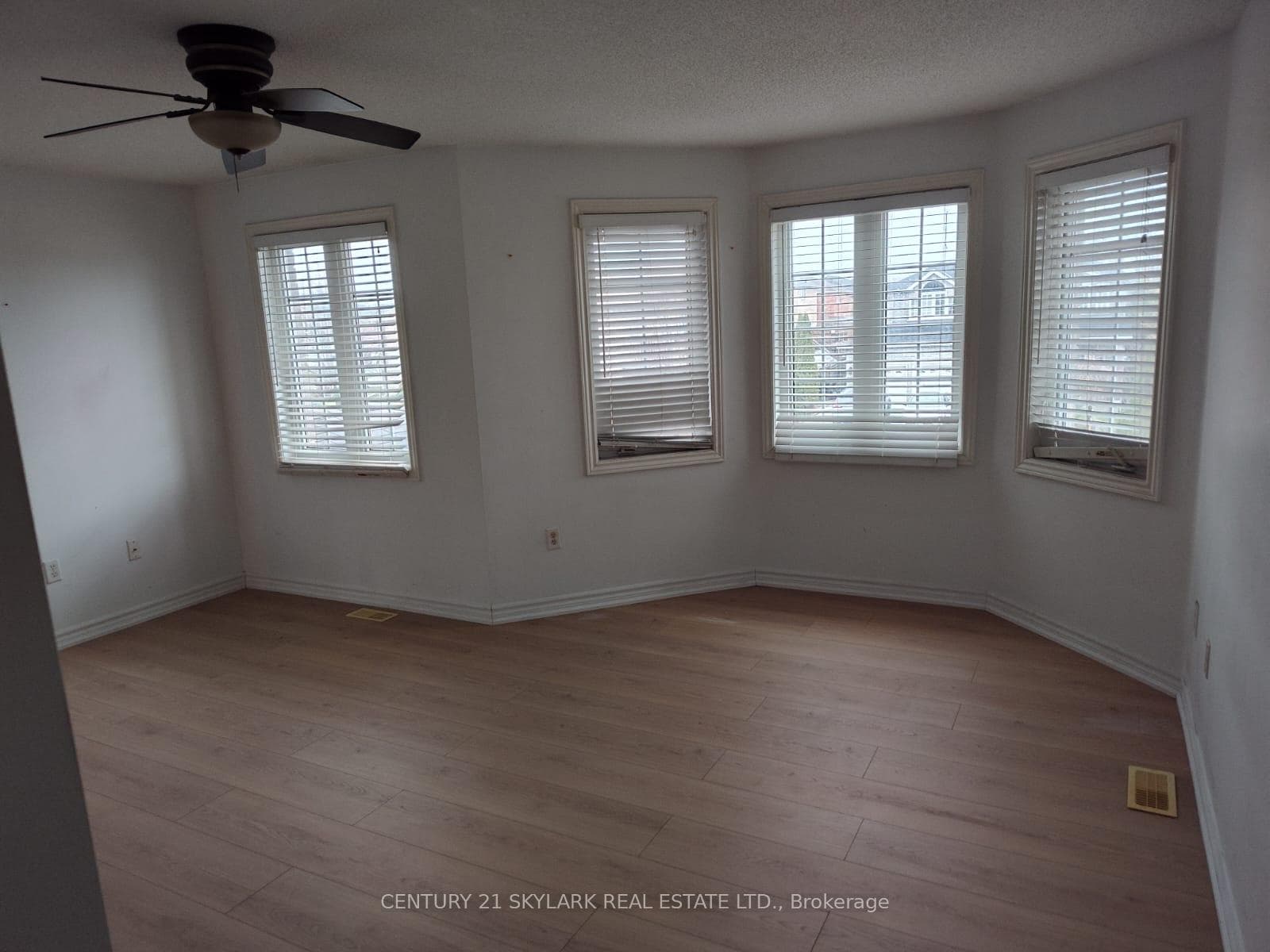 15 Surrey Drive photo 9