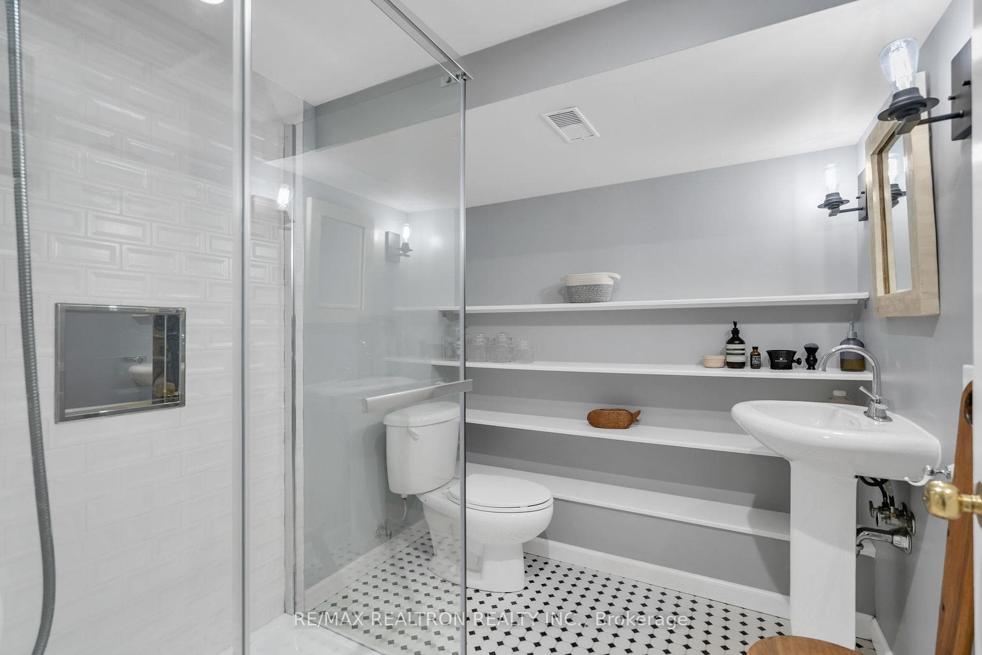 17 Baltic Avenue photo 17