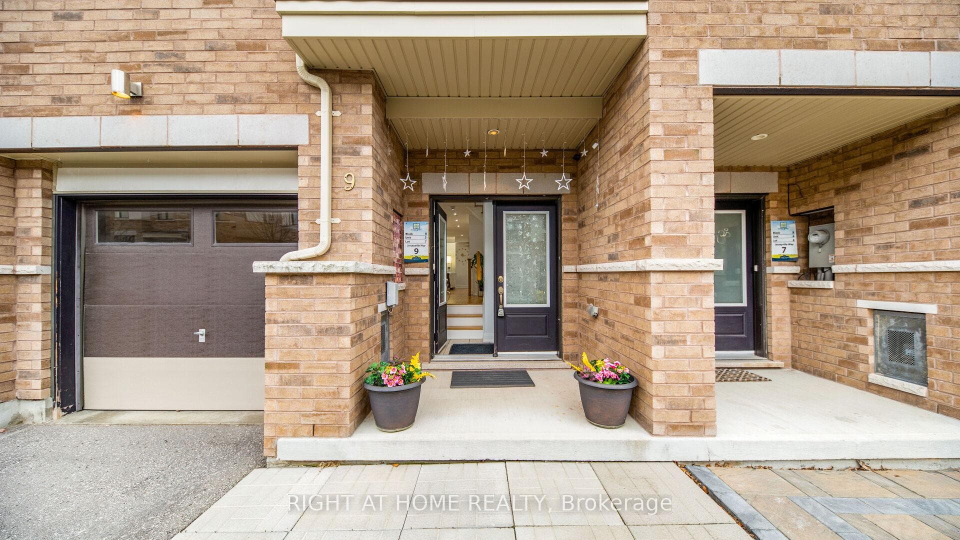 9 Jerseyville Way photo 3