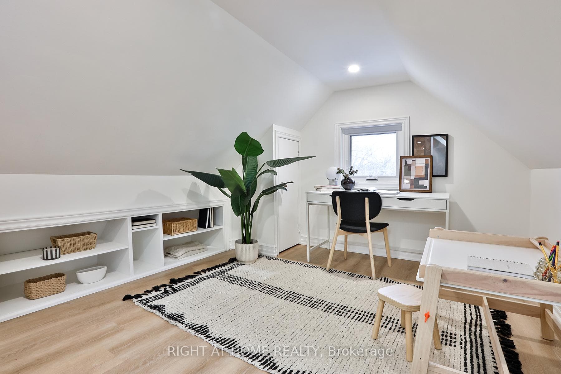 135 Parkmount Road photo 37