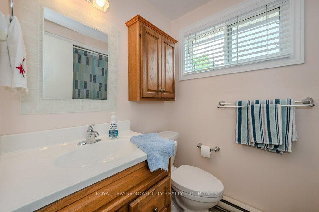 8 Upton Crescent photo 18