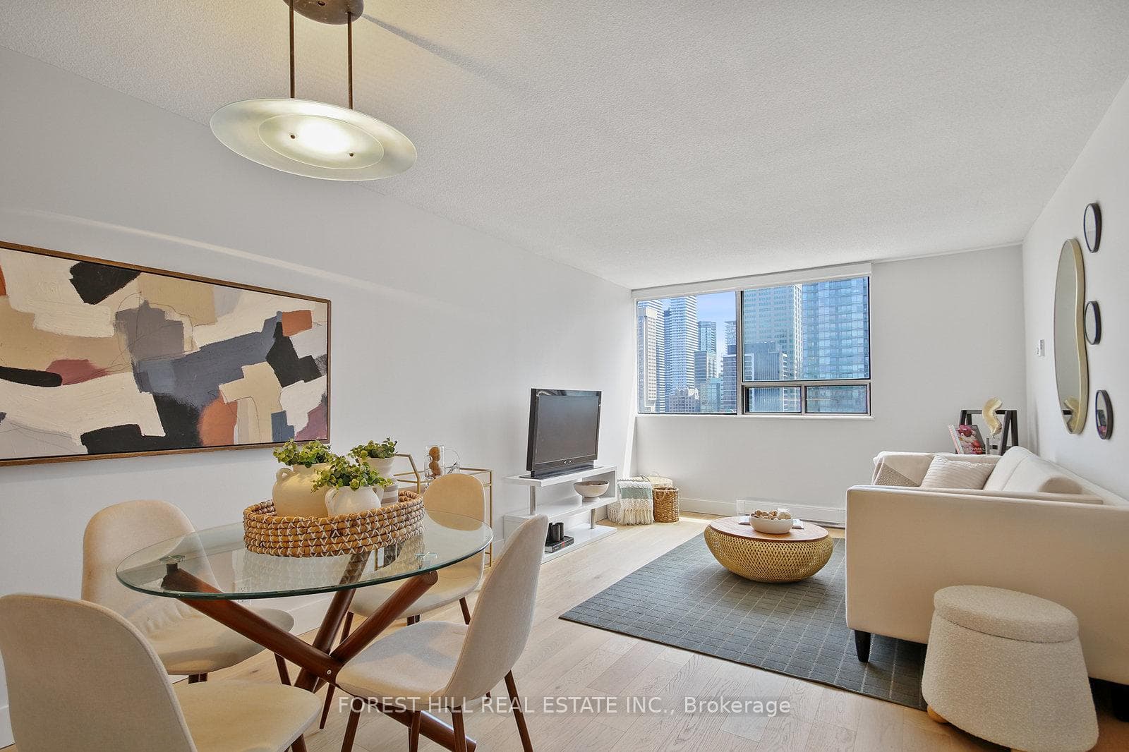 914 Yonge Street Unit 1604 photo 5