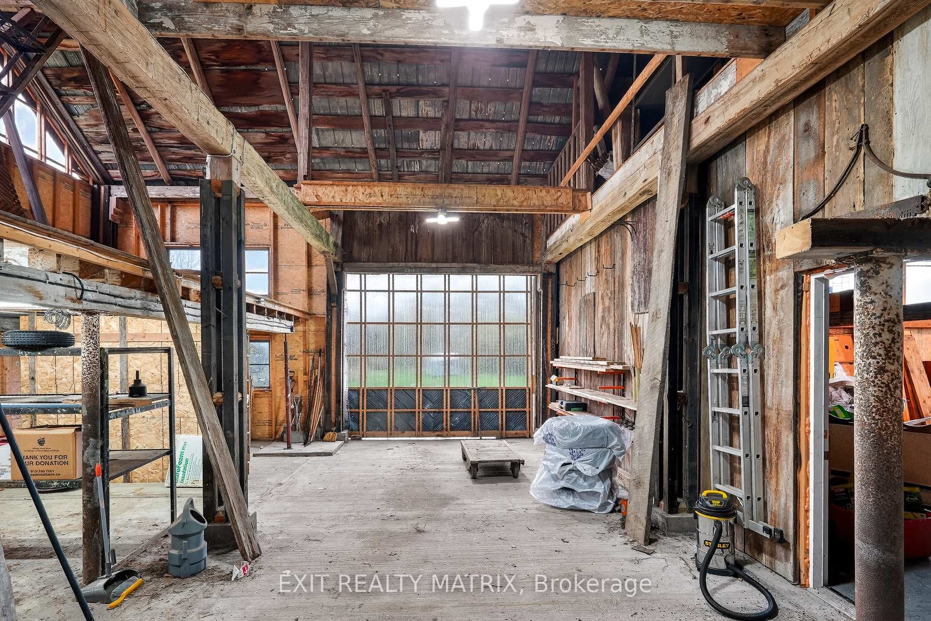 Barn w/ loft storage, workshop, separate lane, etc