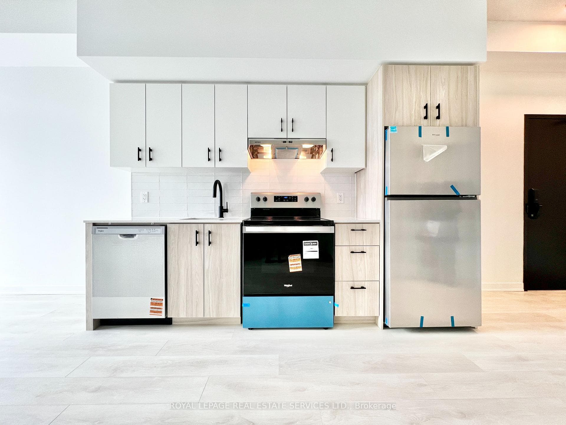 Eat-in Kitchen