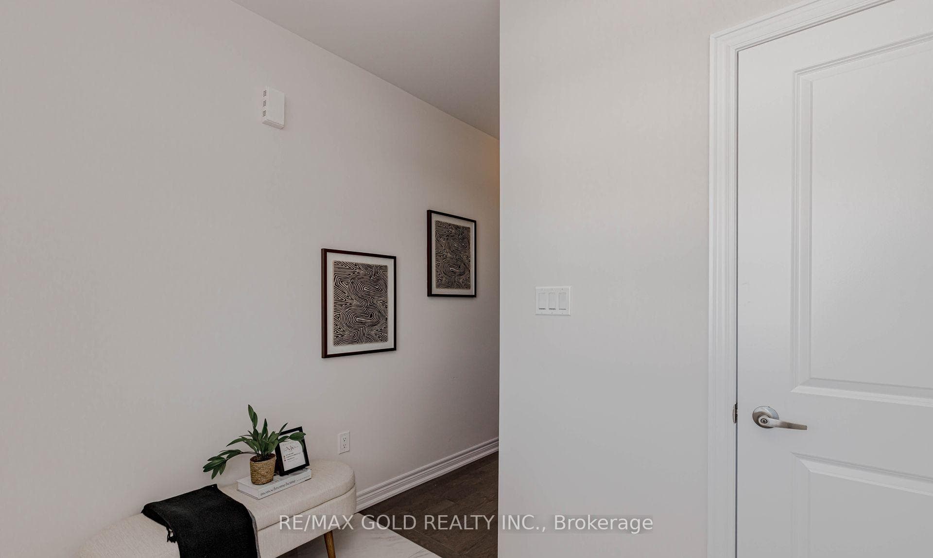 25 Sapwood Crescent photo 3