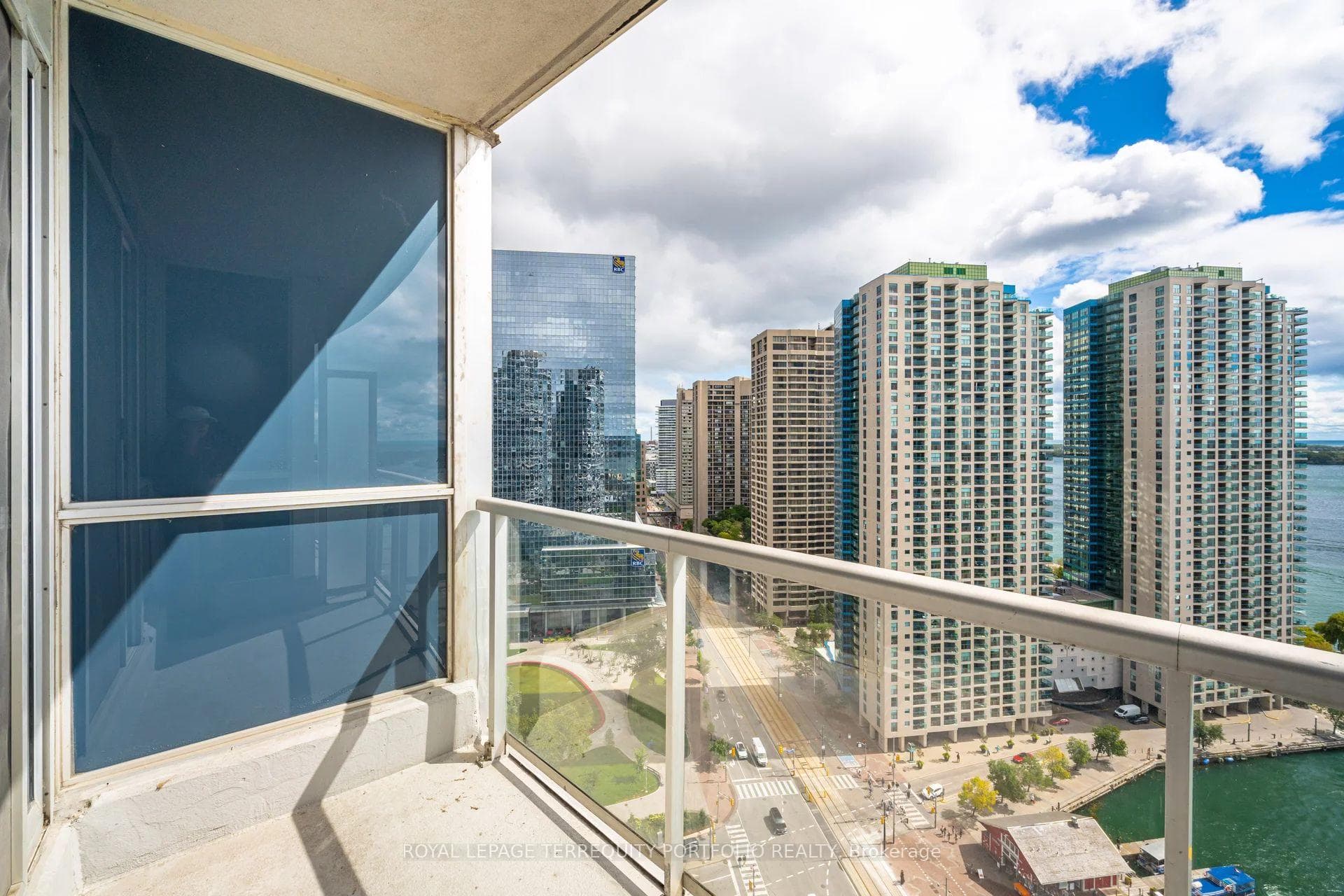 208 Queens Quay Unit 2503 photo 31