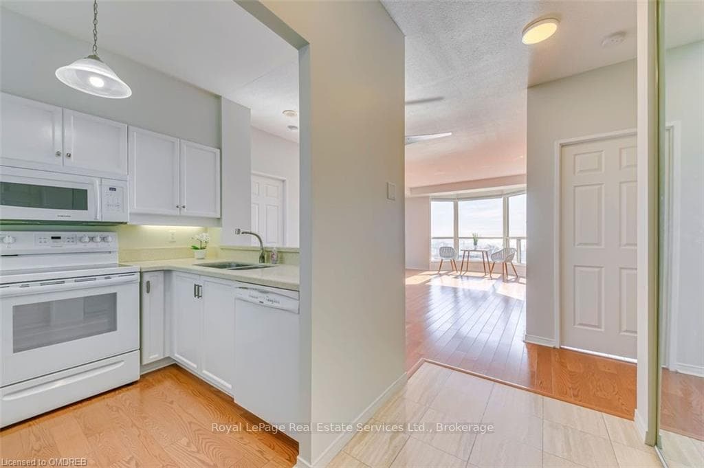 2511 LAKESHORE Road Unit 709 photo 7