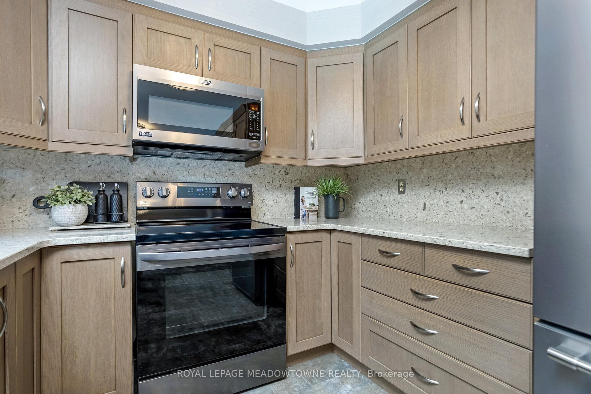802 Syer Drive photo 11