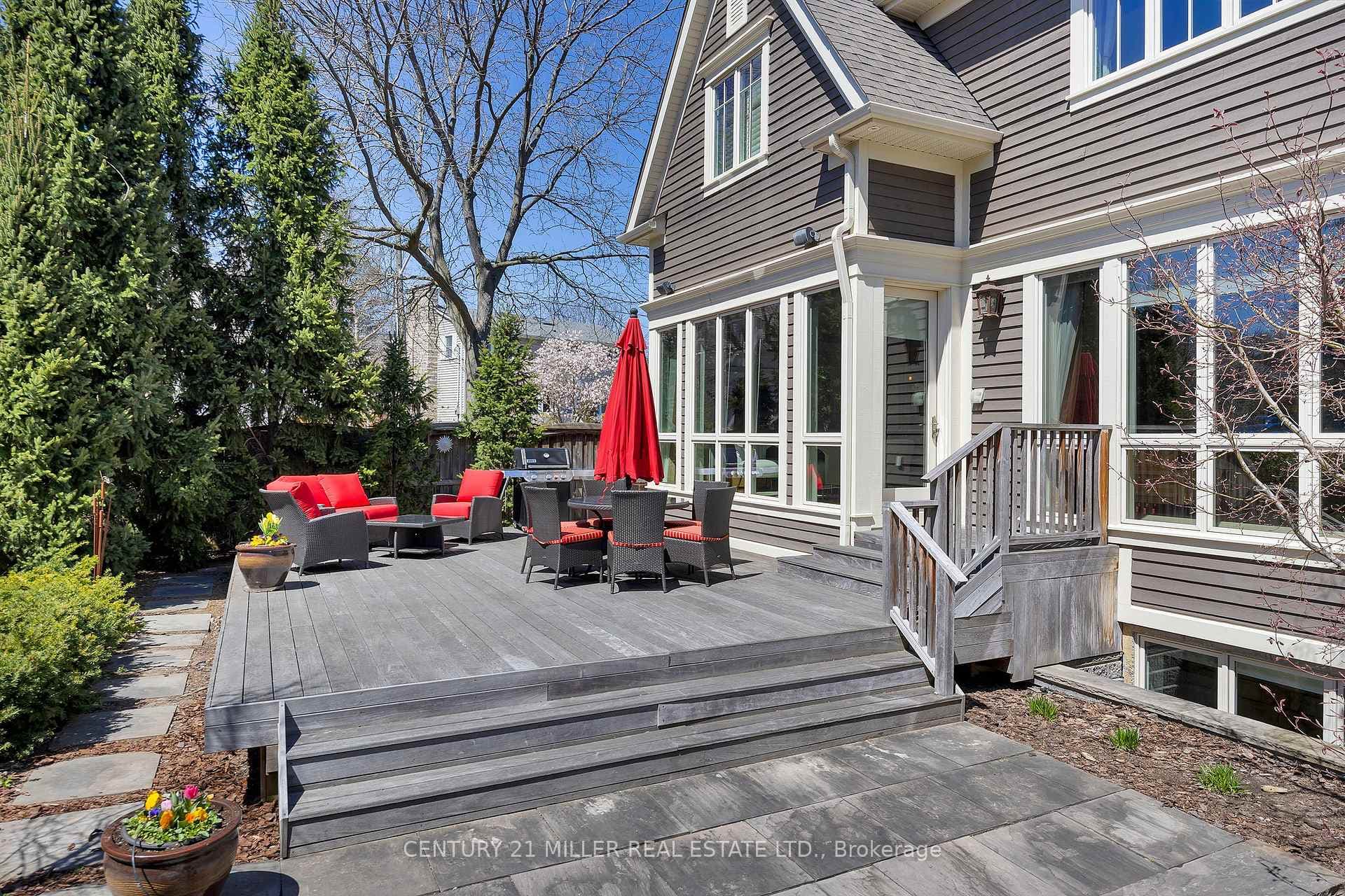 136 Watson Avenue photo 30