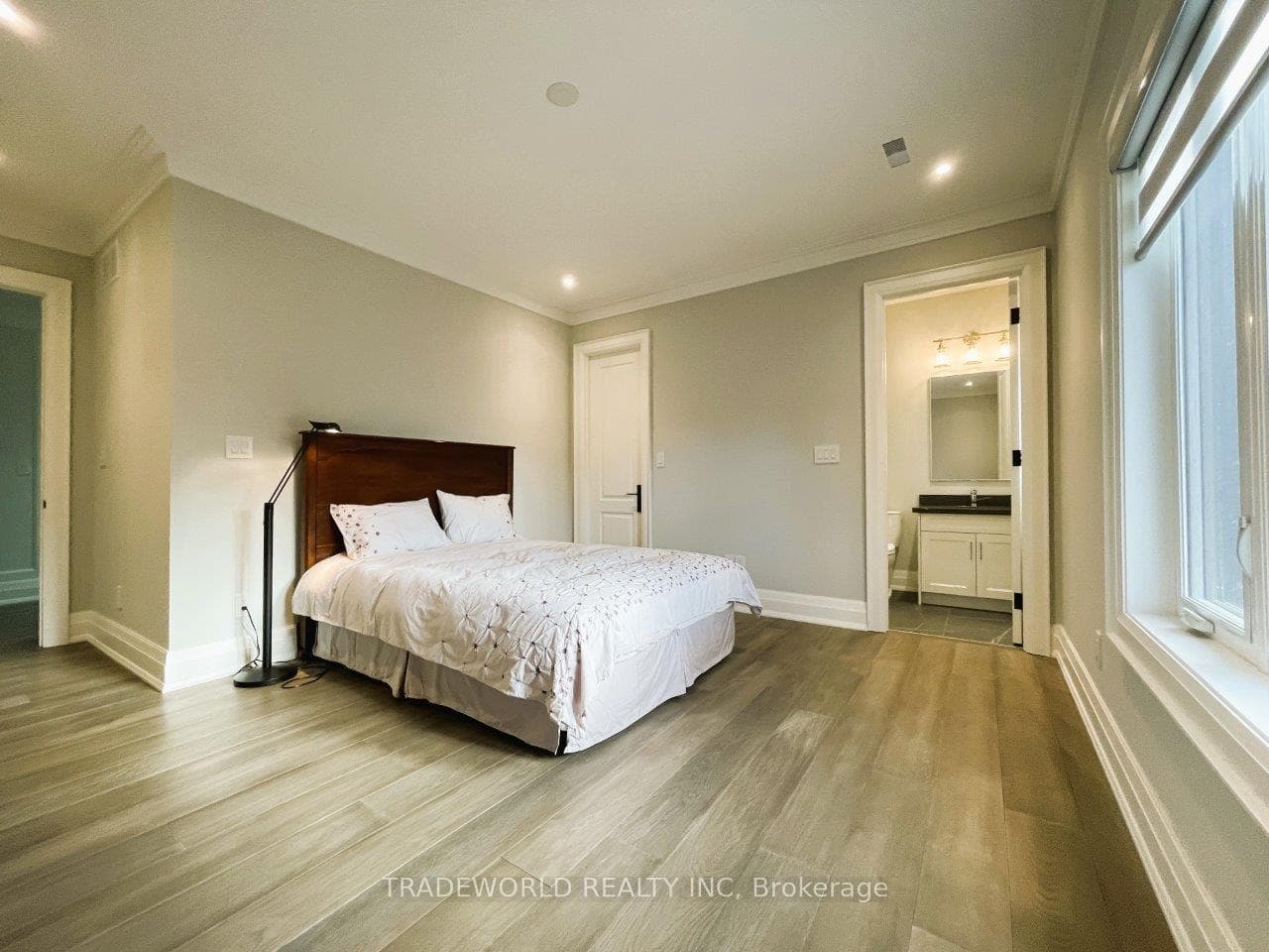 90 Fred Varley Drive photo 27