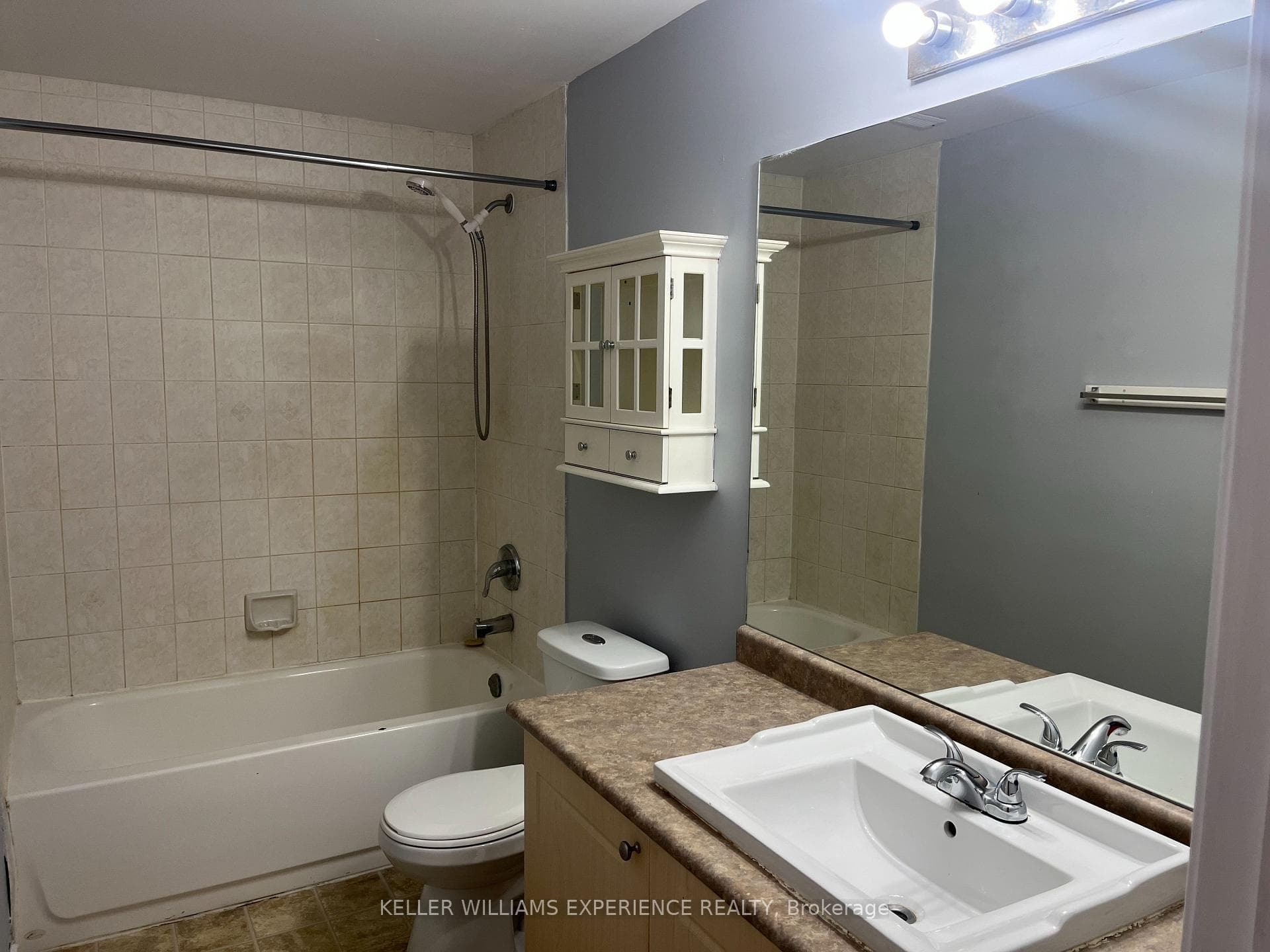 15 Harrogate Court photo 8