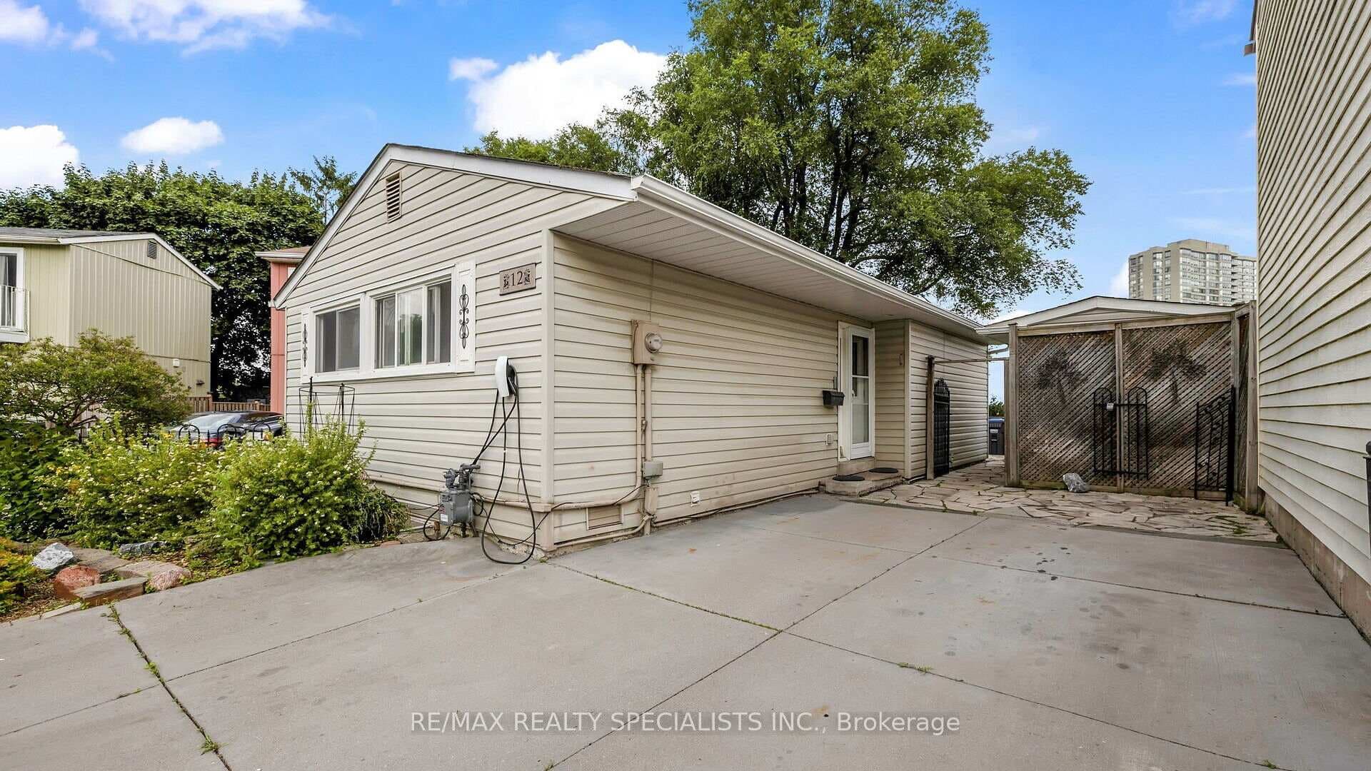 12 Huntington Court photo 3