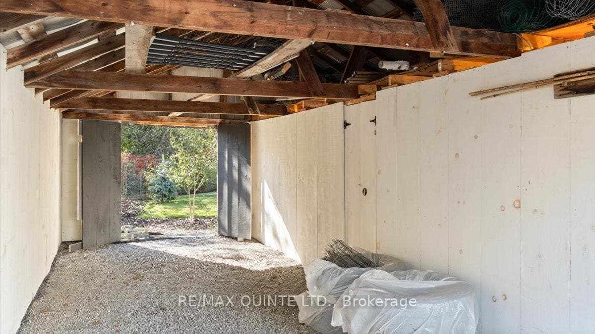 107 Ashley Street photo 16
