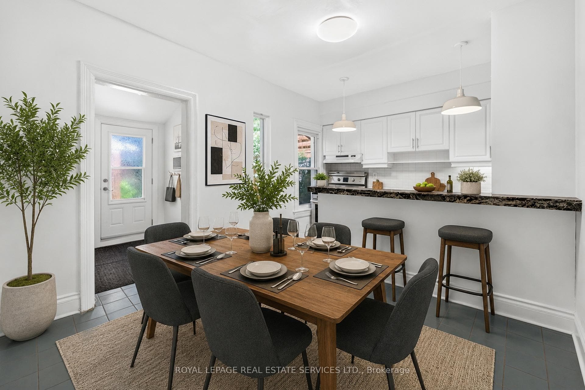 Main Flr Kitchen Breakfast area (Virtually Staged)