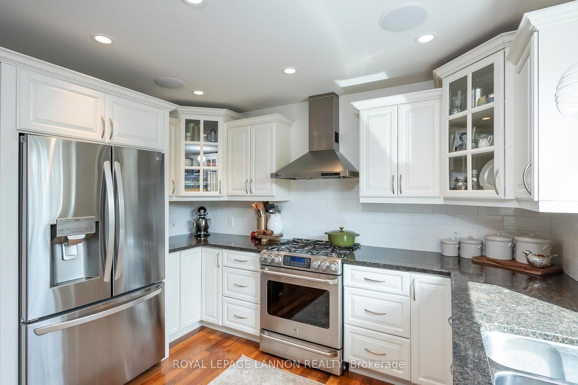 394 Summerhill Drive photo 5