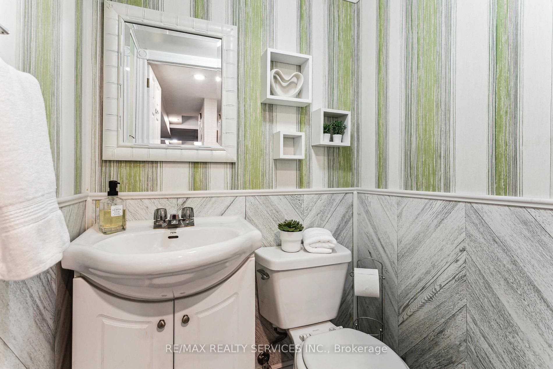 15 Avonmore Street photo 34
