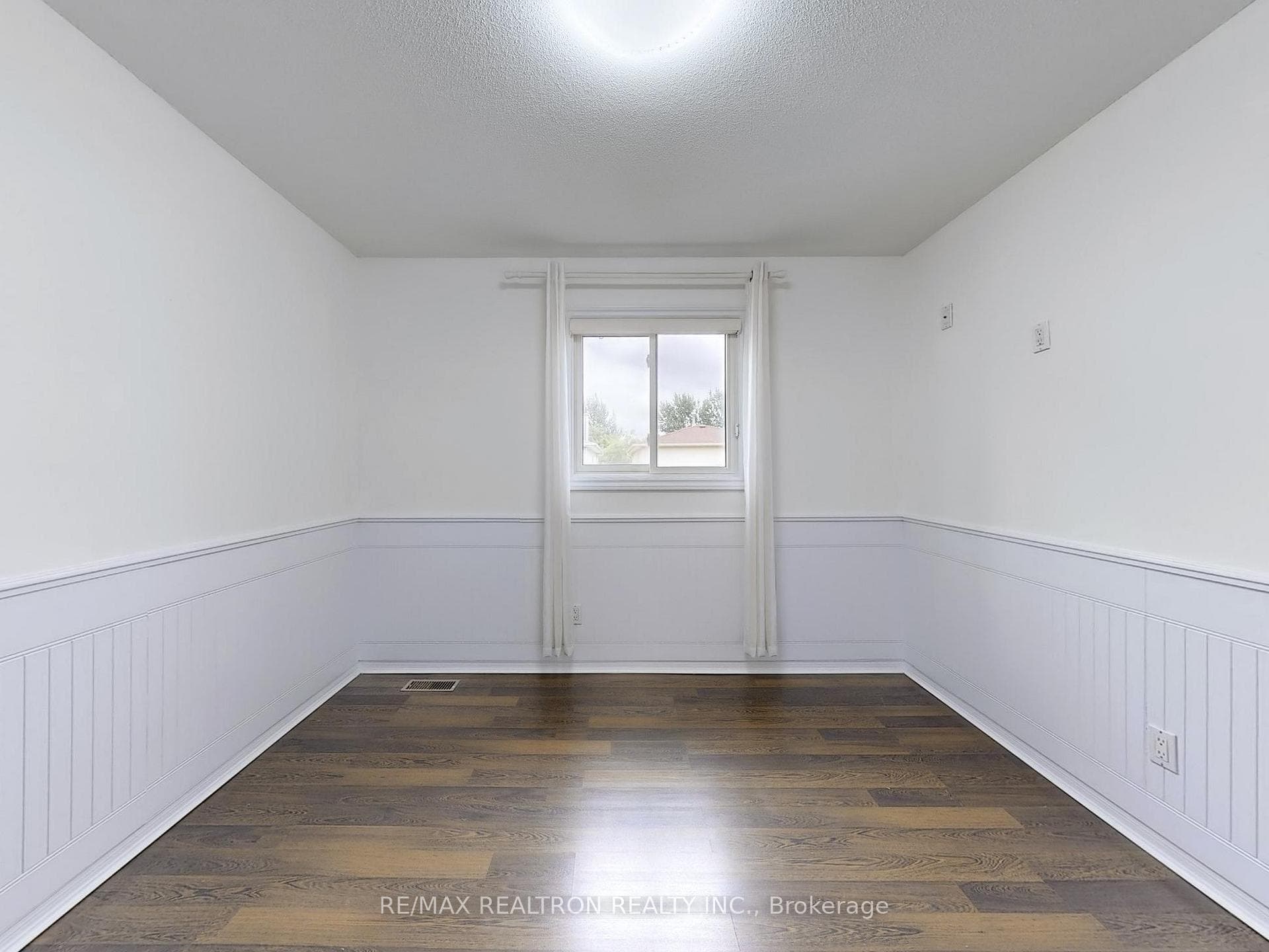 328 Bristol Crescent photo 23