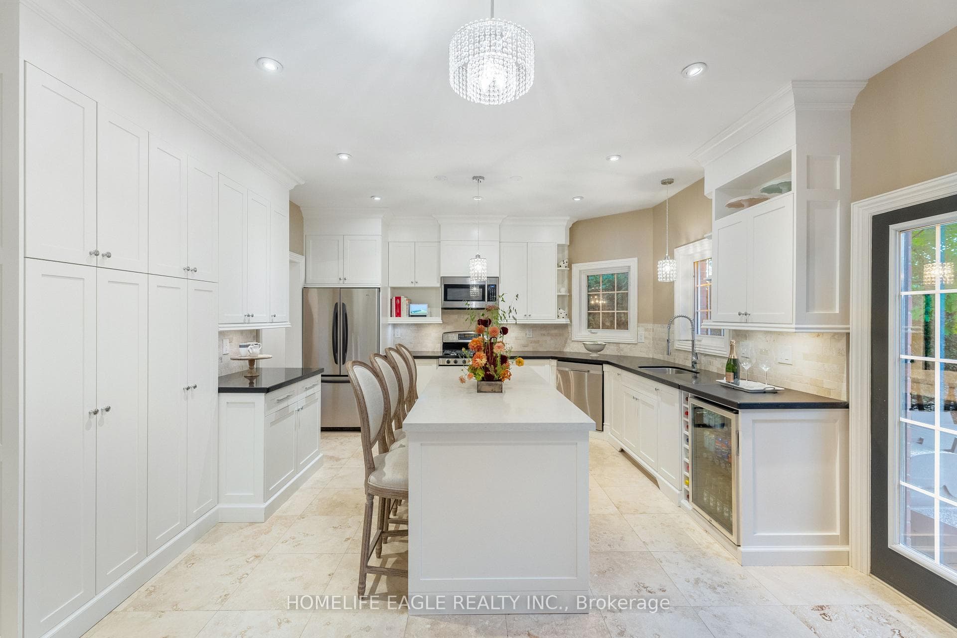 200 Narinia Crescent photo 12