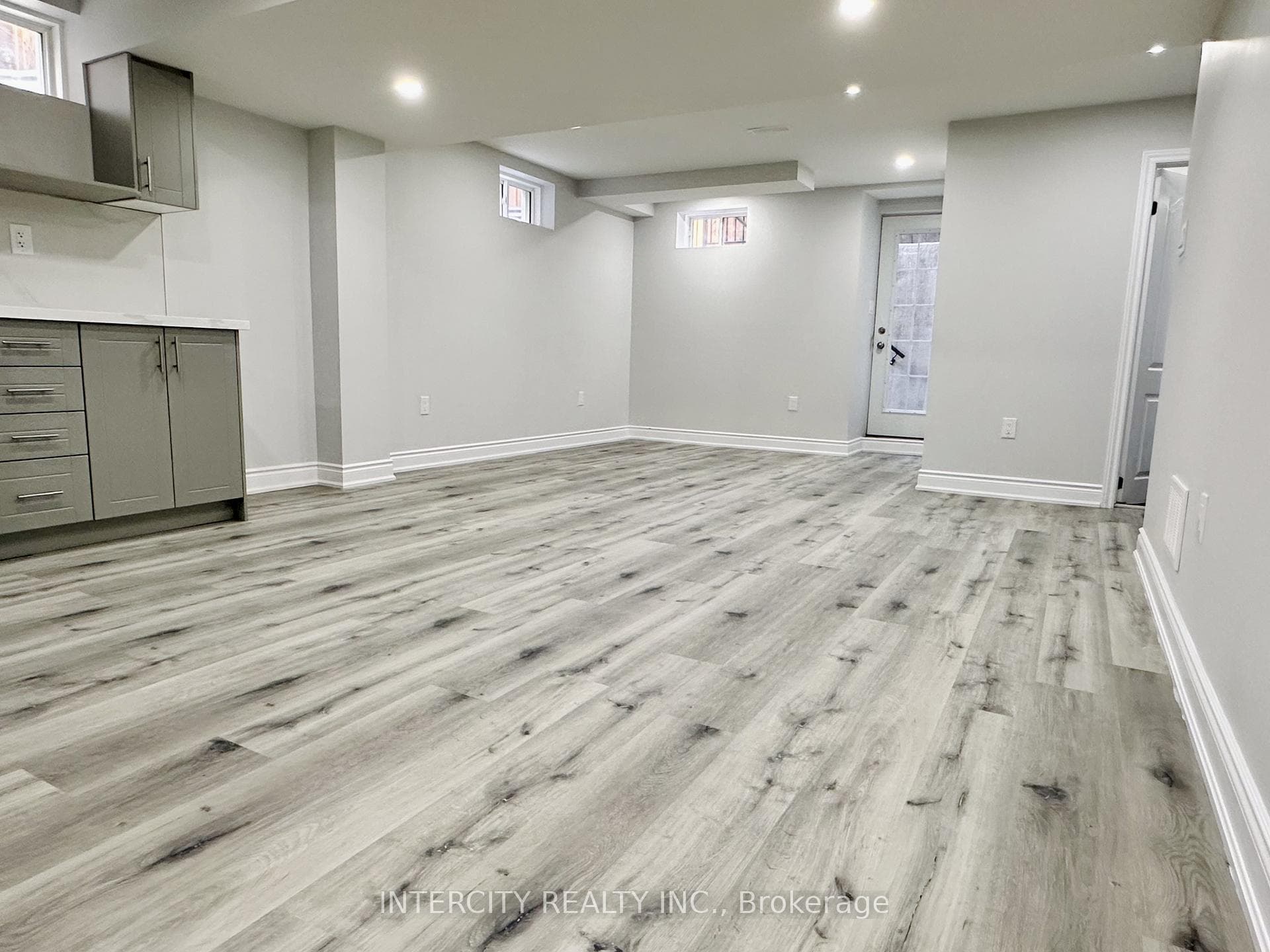 77 Romanelli Crescent Unit Bsmt photo 8