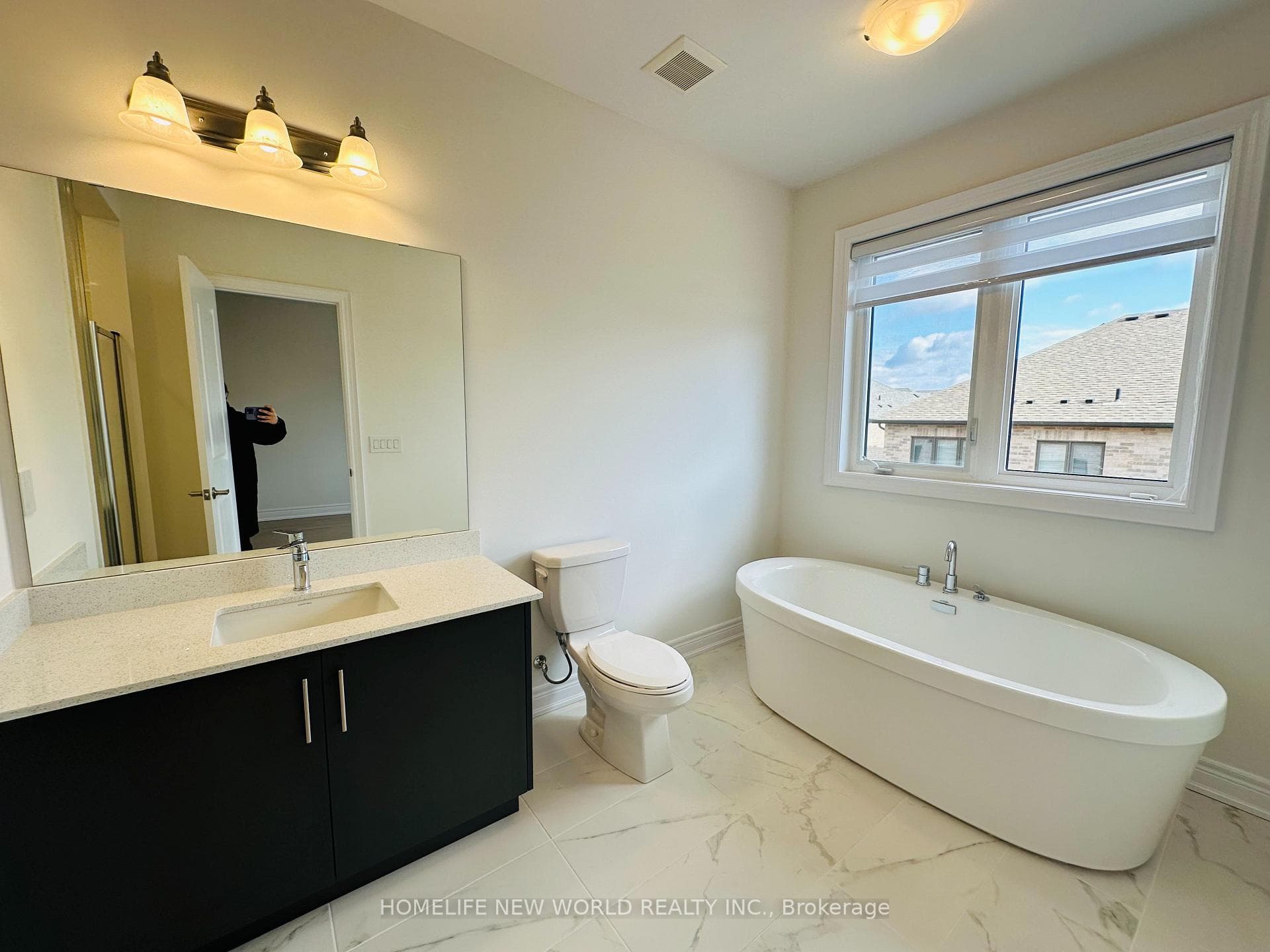 109 Tempel Street photo 15