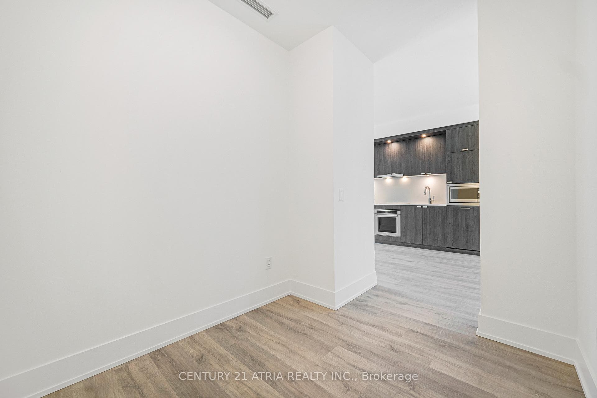 259 The Kingsway N/A Unit 712 photo 9