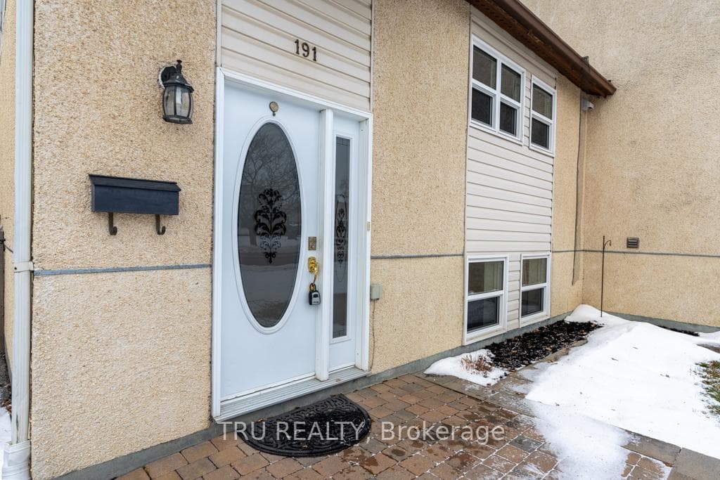 191 Castlefrank Road photo 2