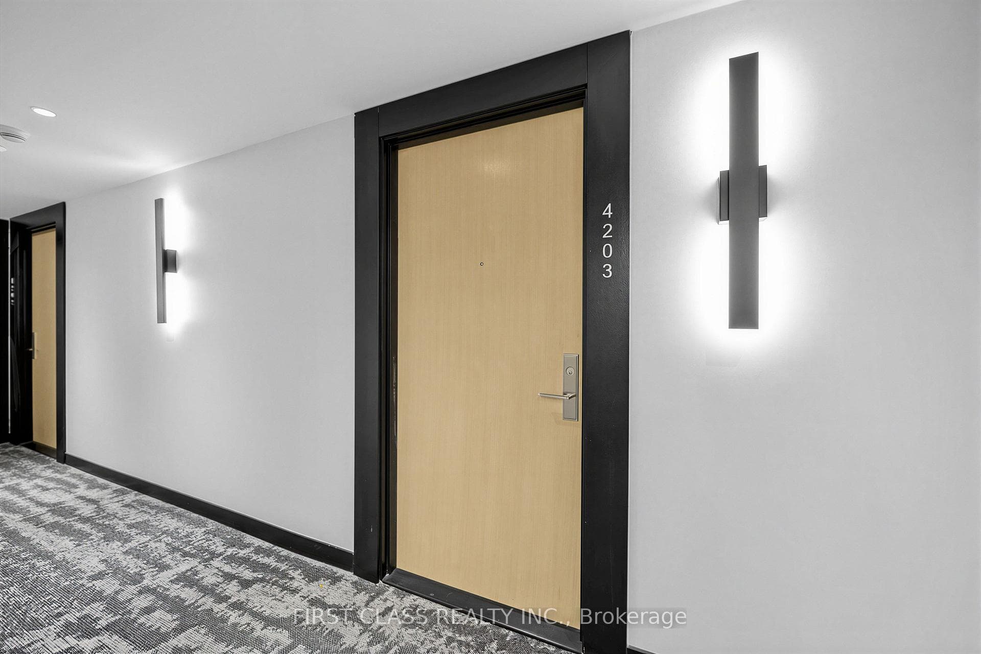 395 Bloor Street Unit 4203 photo 3