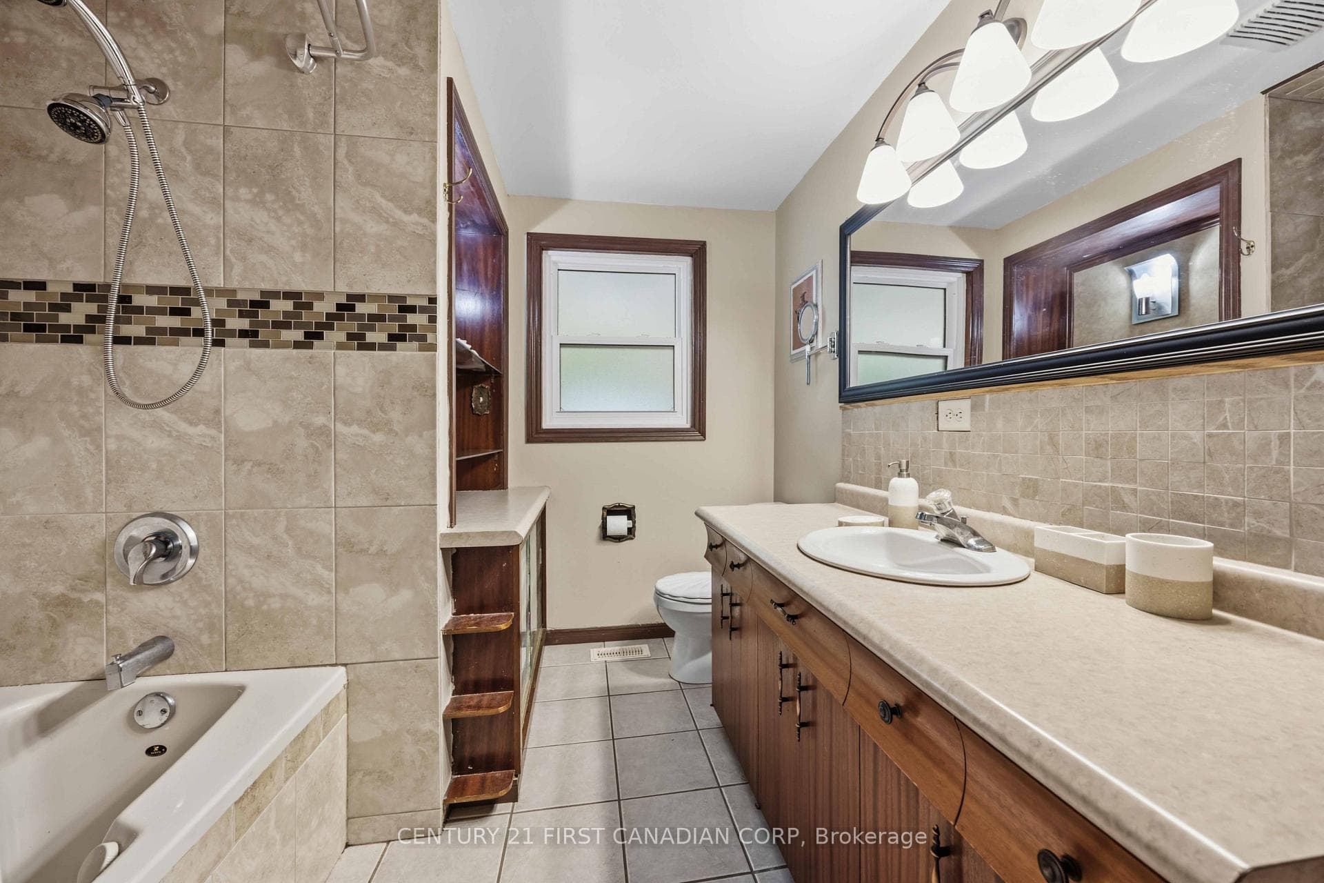184 Durand Street photo 12