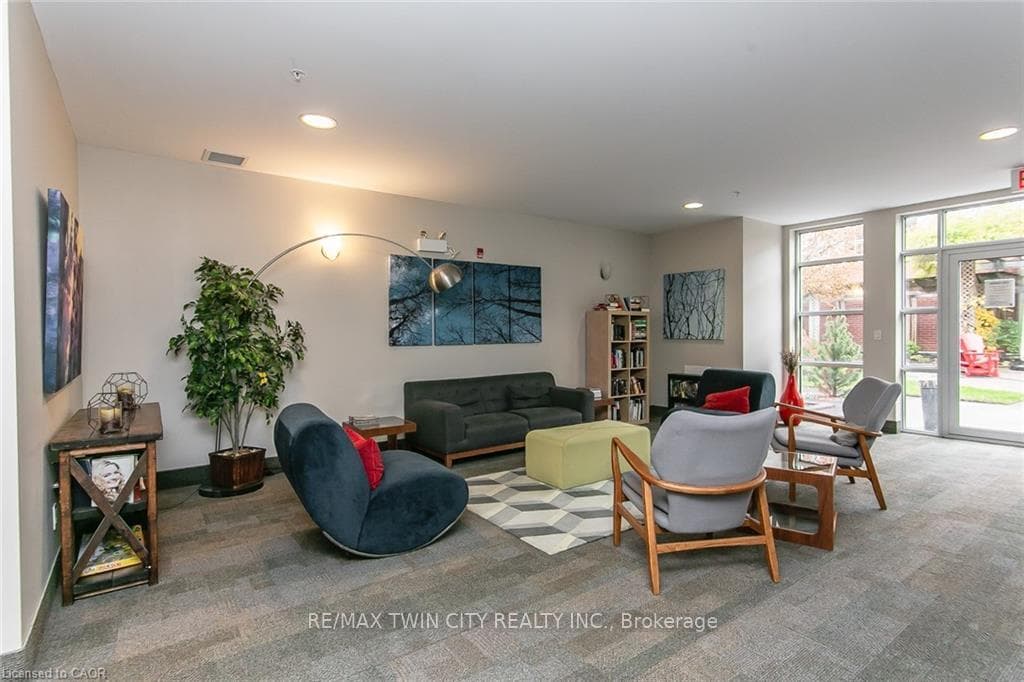 165 Duke Street Unit 211 photo 36