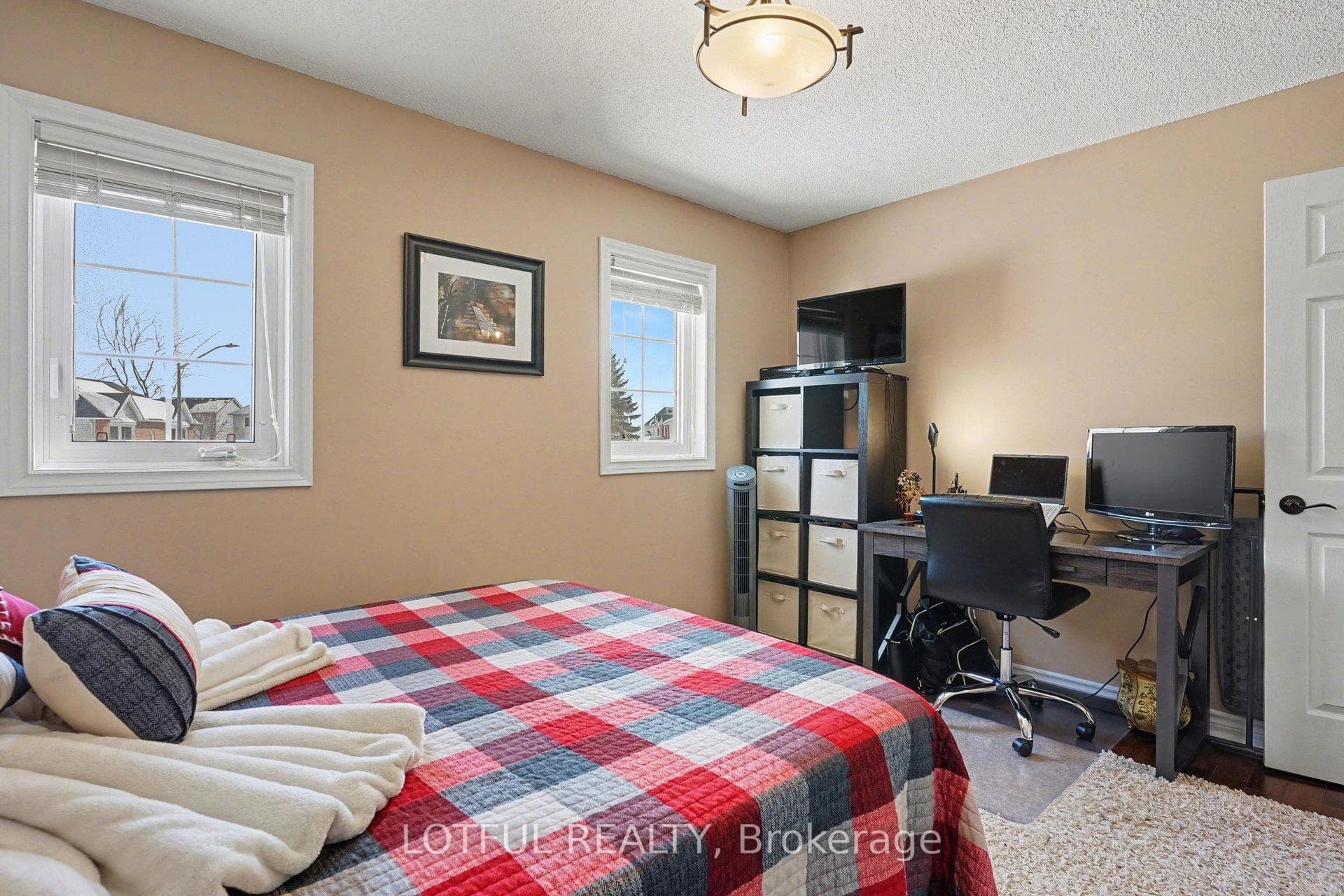 2212 Chalmers Crescent photo 24