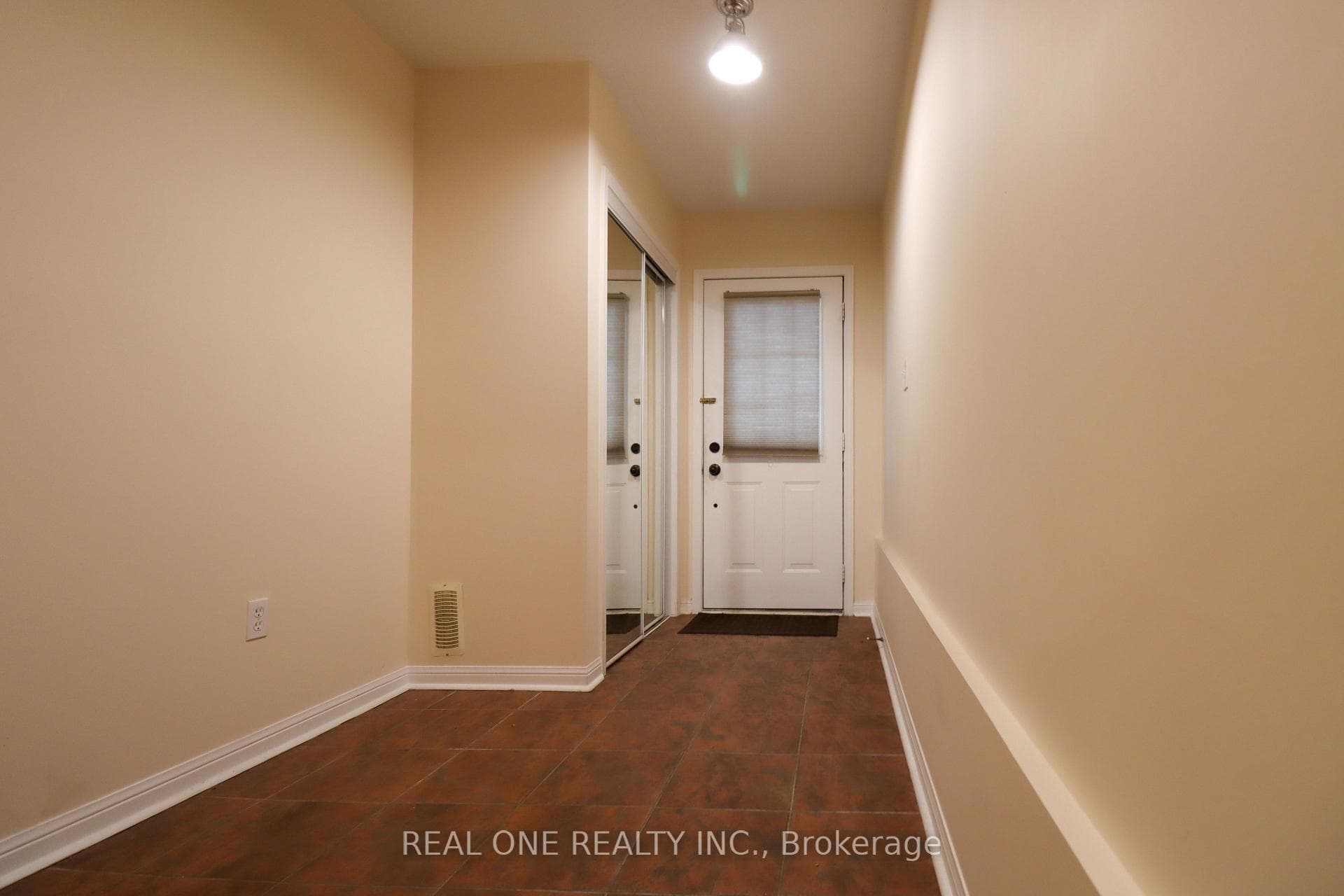 3045 Breakwater Court Unit 34 photo 5