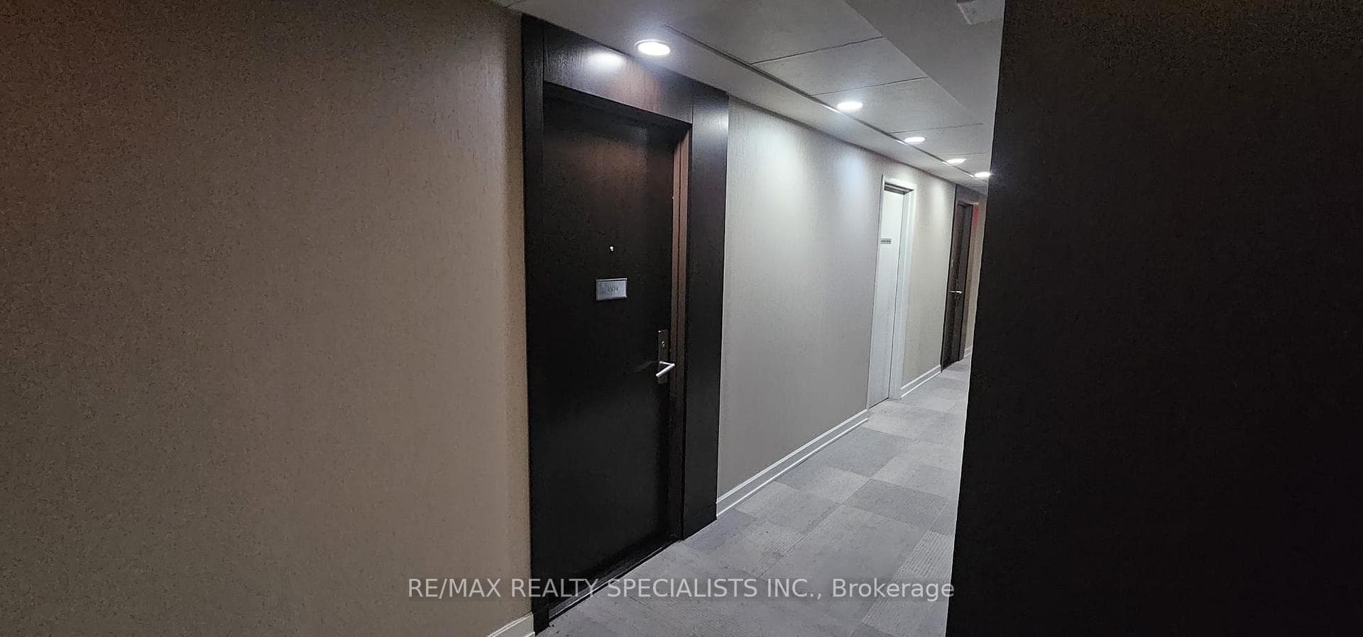50 Absolute Avenue Unit 1604 photo 4