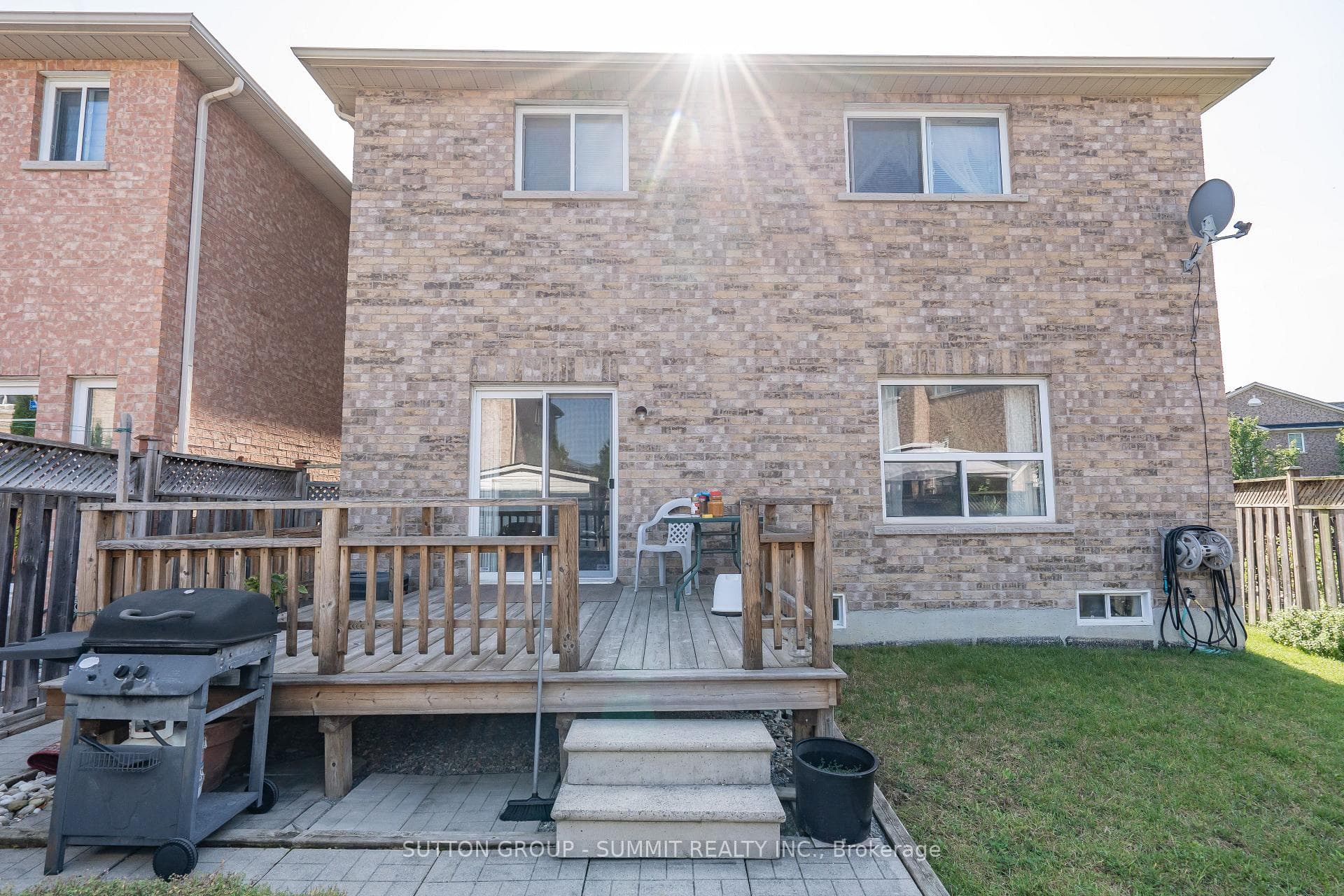 64 KNIGHTSWOOD Crescent photo 39