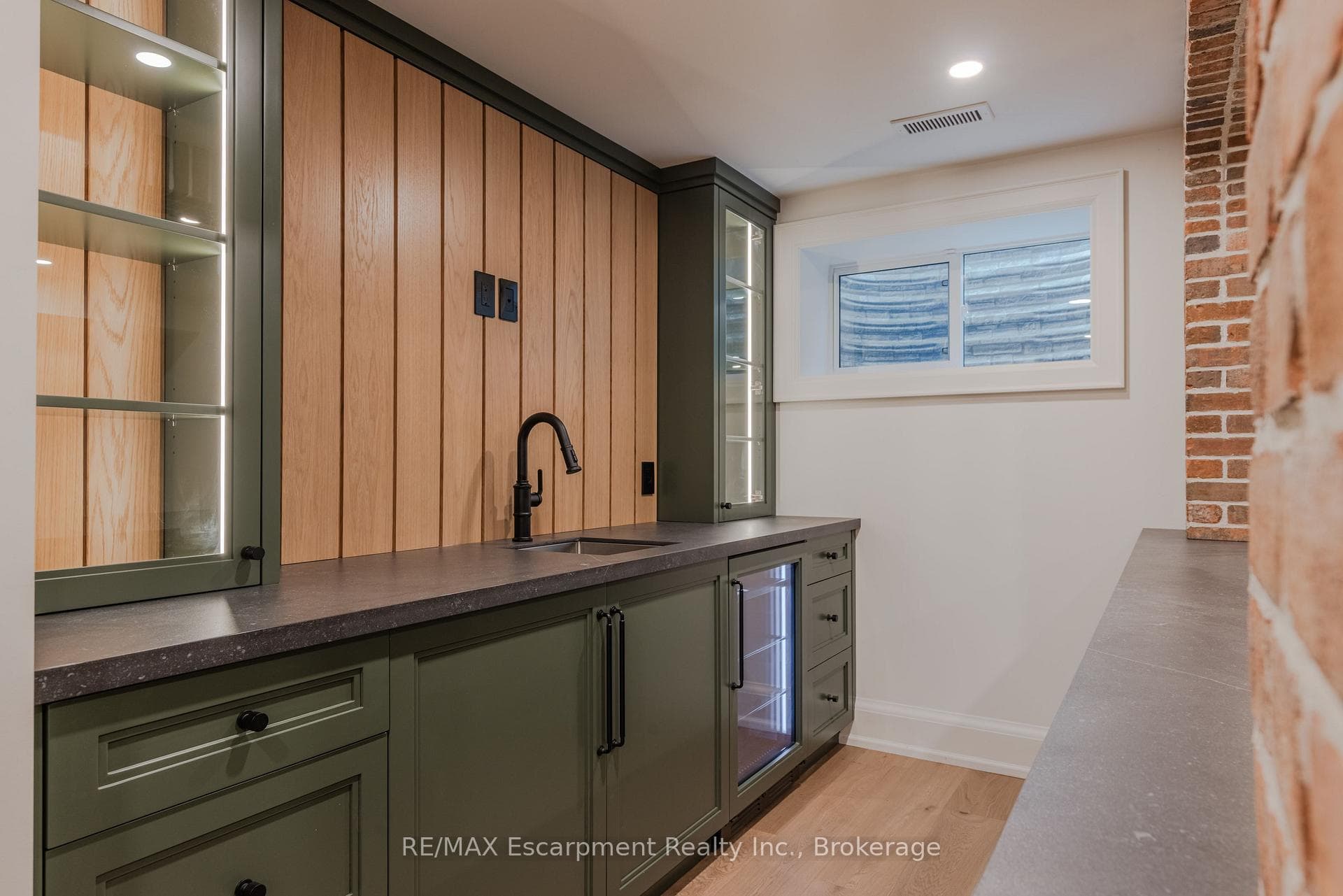 130 Edgecliffe Place photo 40