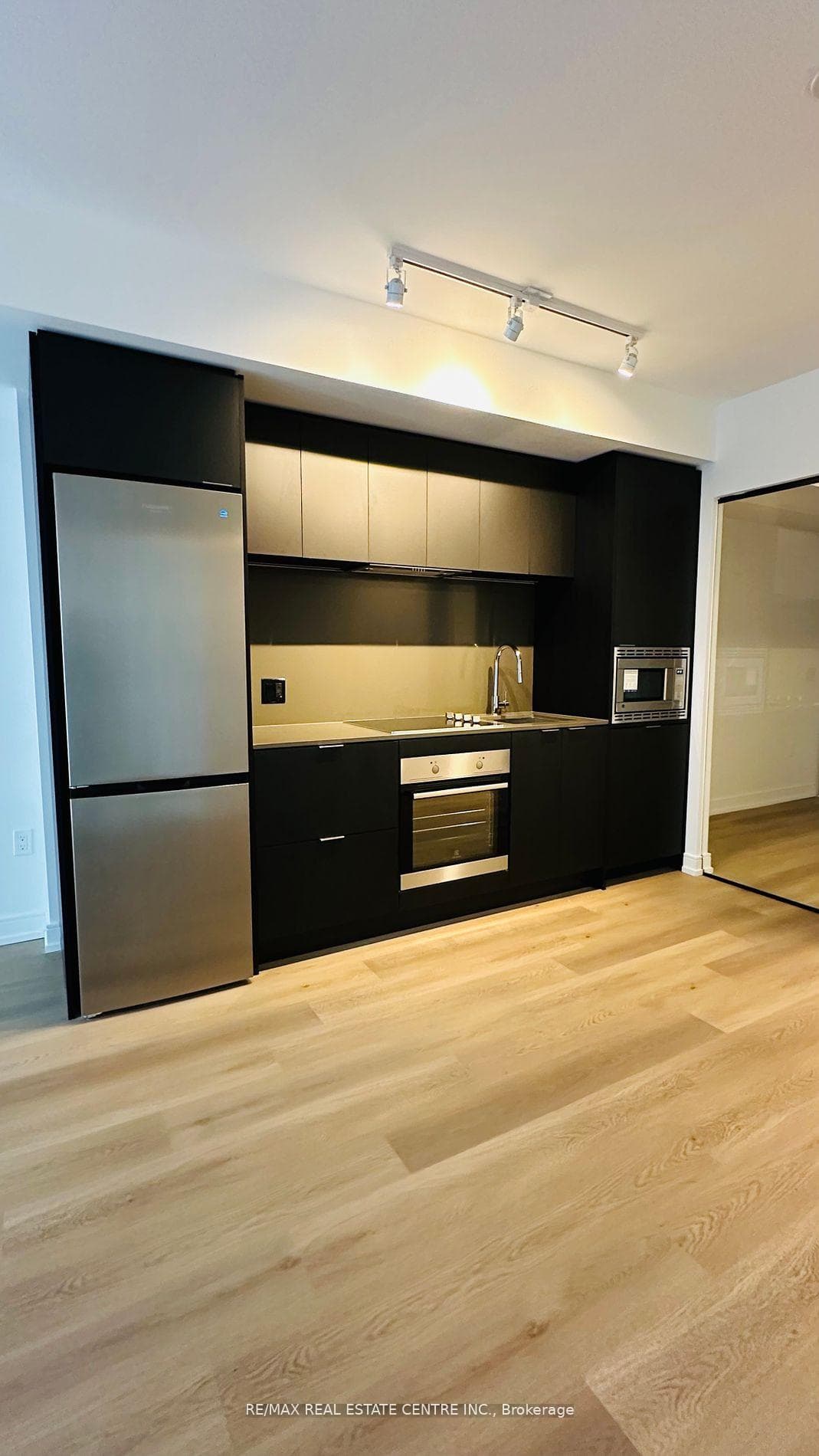 1 Jarvis Street Unit 817 photo 10