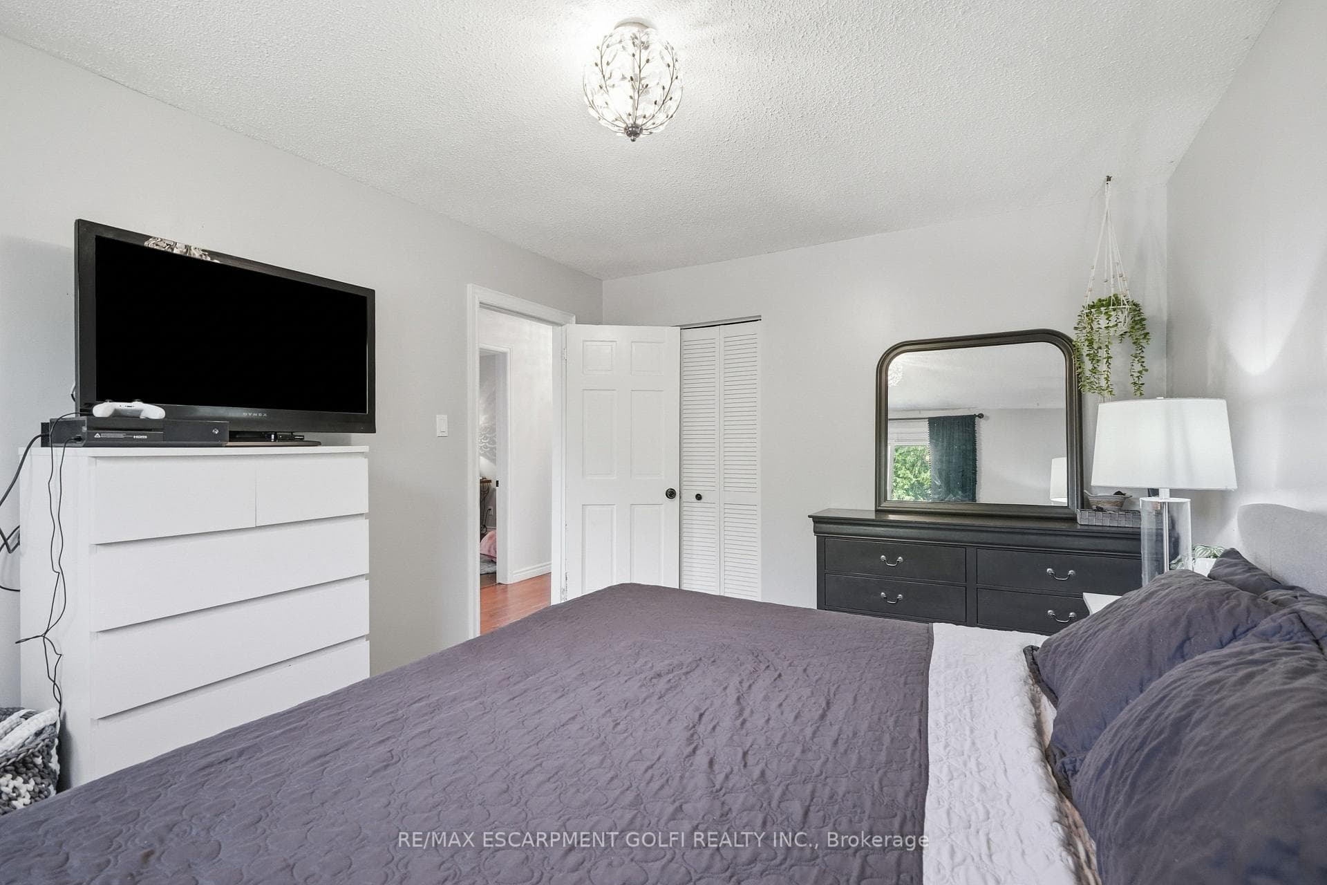 33 Debora Drive photo 15